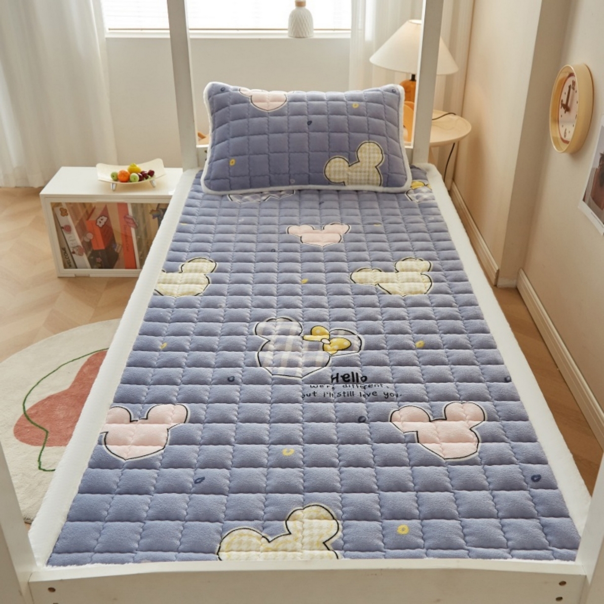 91家纺网 家纺一手货源 找家纺 东宇床垫 2025新款A类牛奶绒印花直角防滑床垫床褥三件套-学生款 妙妙米奇