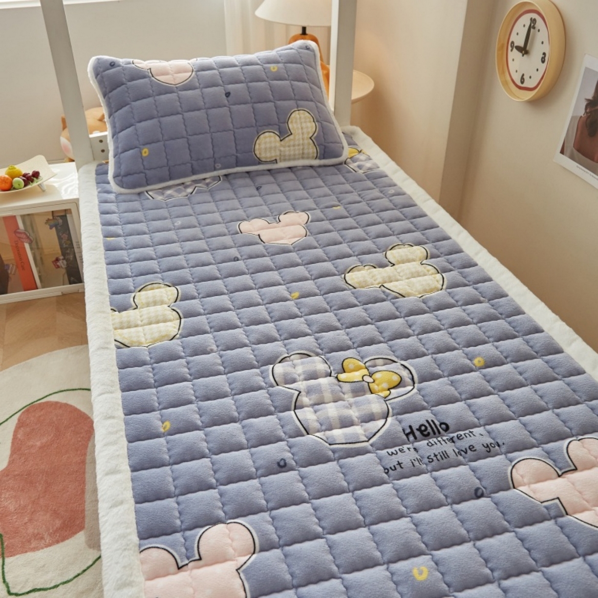 91家纺网 家纺一手货源 找家纺 东宇床垫 2025新款A类牛奶绒印花直角防滑床垫床褥三件套-学生款 妙妙米奇