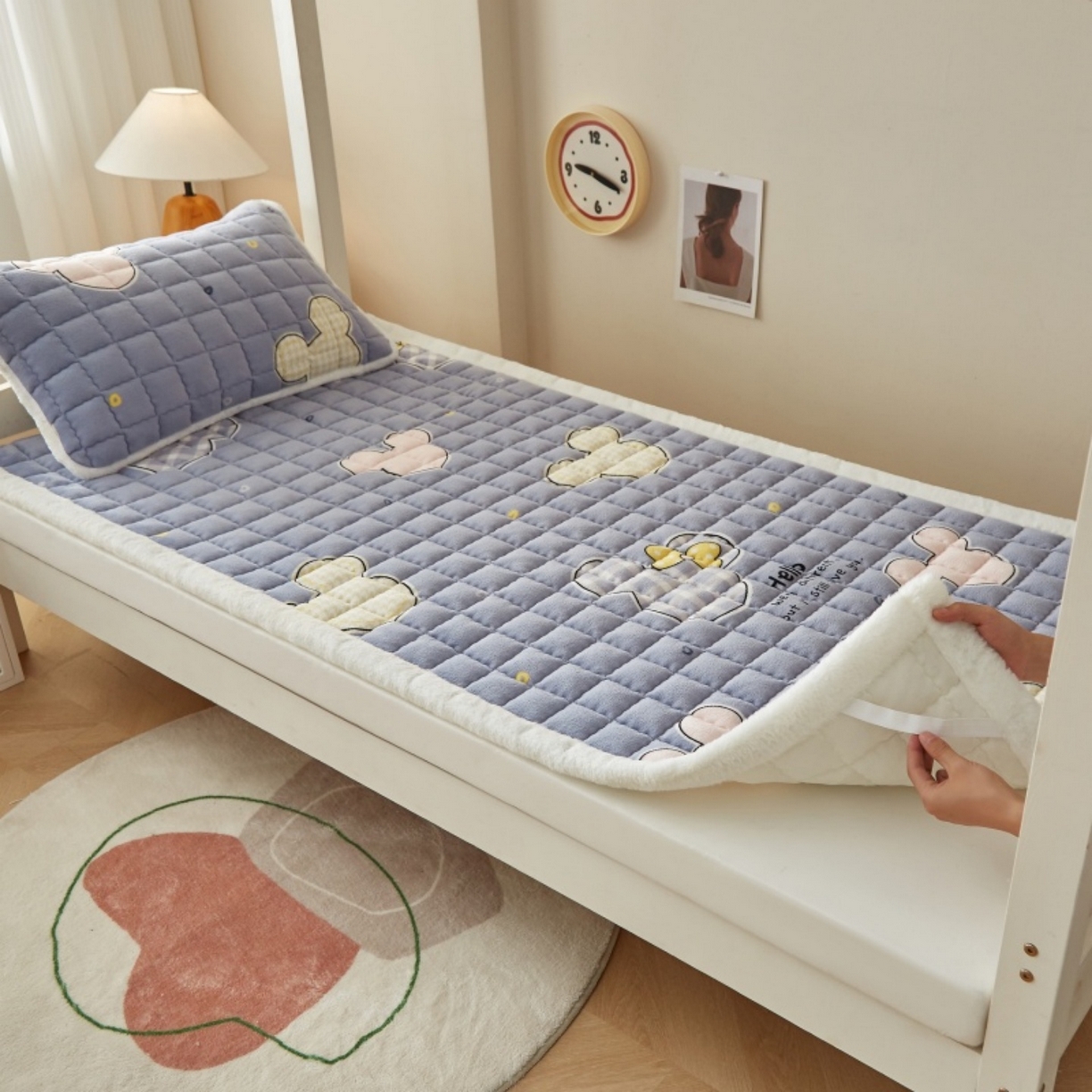 91家纺网 家纺一手货源 找家纺 东宇床垫 2025新款A类牛奶绒印花直角防滑床垫床褥三件套-学生款 妙妙米奇