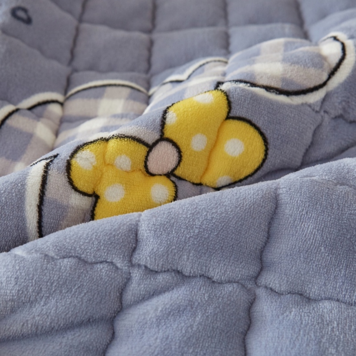 91家纺网 家纺一手货源 找家纺 东宇床垫 2025新款A类牛奶绒印花直角防滑床垫床褥三件套-学生款 妙妙米奇