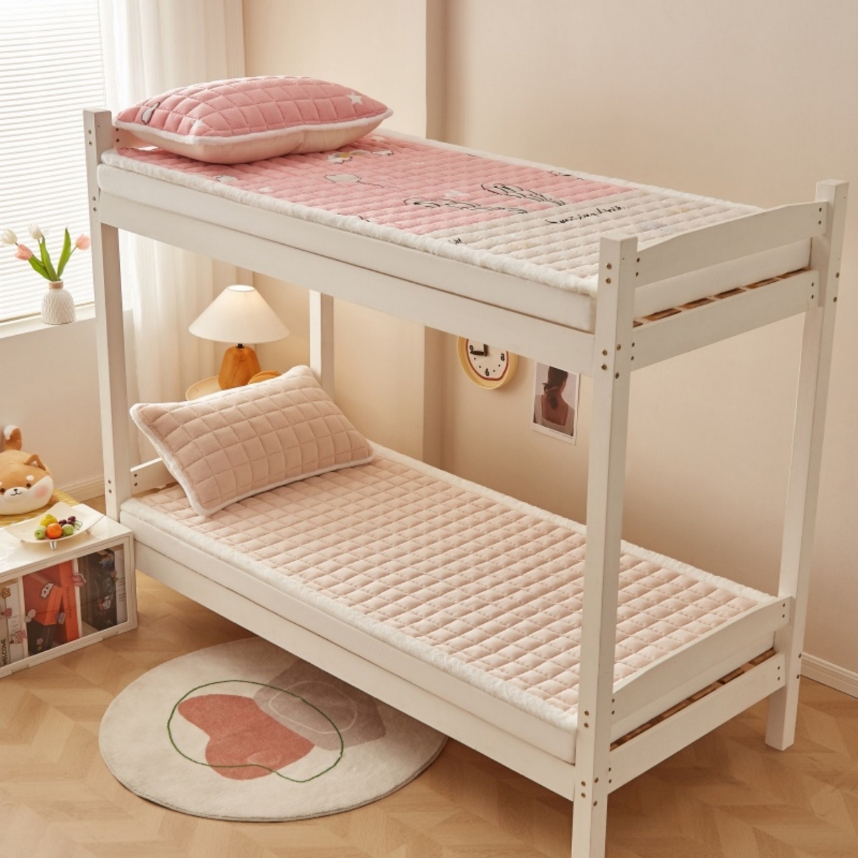 91家纺网 家纺一手货源 找家纺 东宇床垫 2025新款A类牛奶绒印花直角防滑床垫床褥三件套-学生款 暖棕格