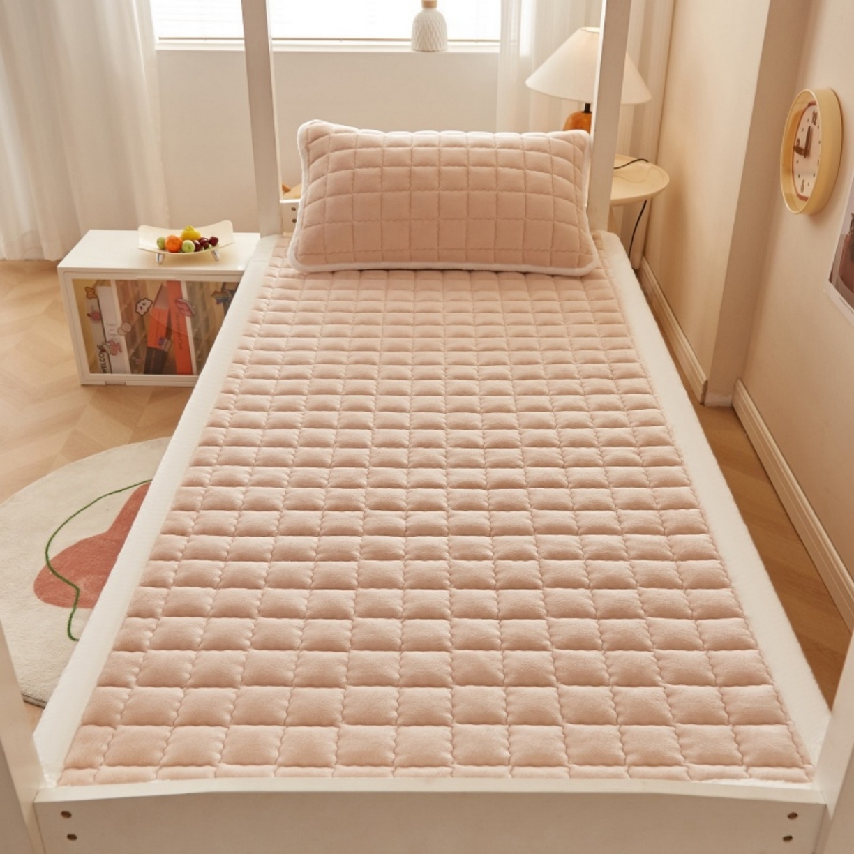 91家纺网 家纺一手货源 找家纺 东宇床垫 2025新款A类牛奶绒印花直角防滑床垫床褥三件套-学生款 暖棕格