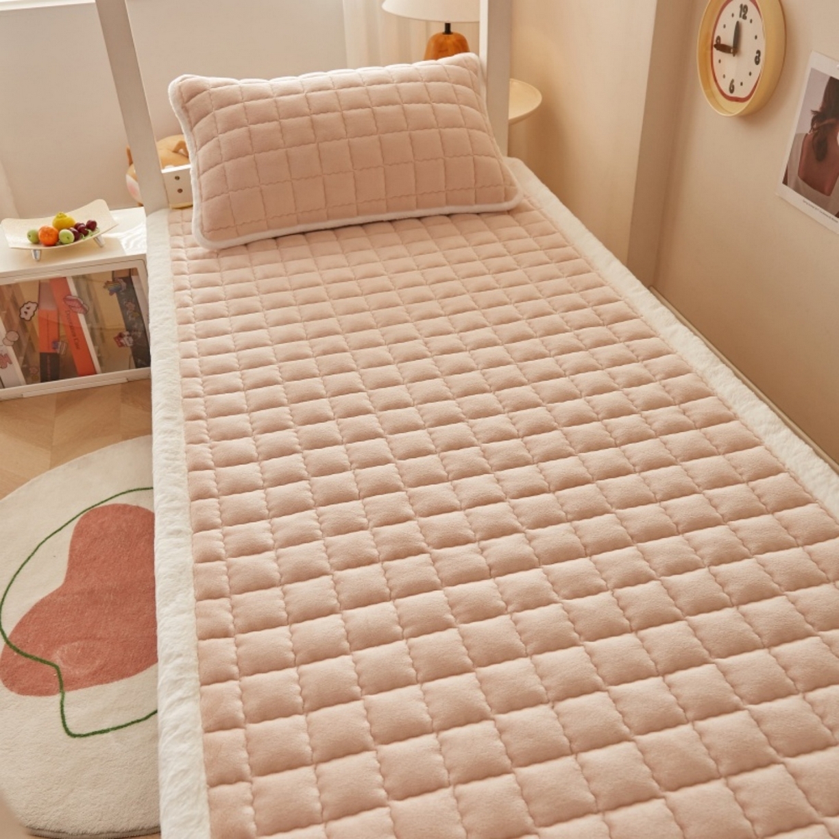 91家纺网 家纺一手货源 找家纺 东宇床垫 2025新款A类牛奶绒印花直角防滑床垫床褥三件套-学生款 暖棕格