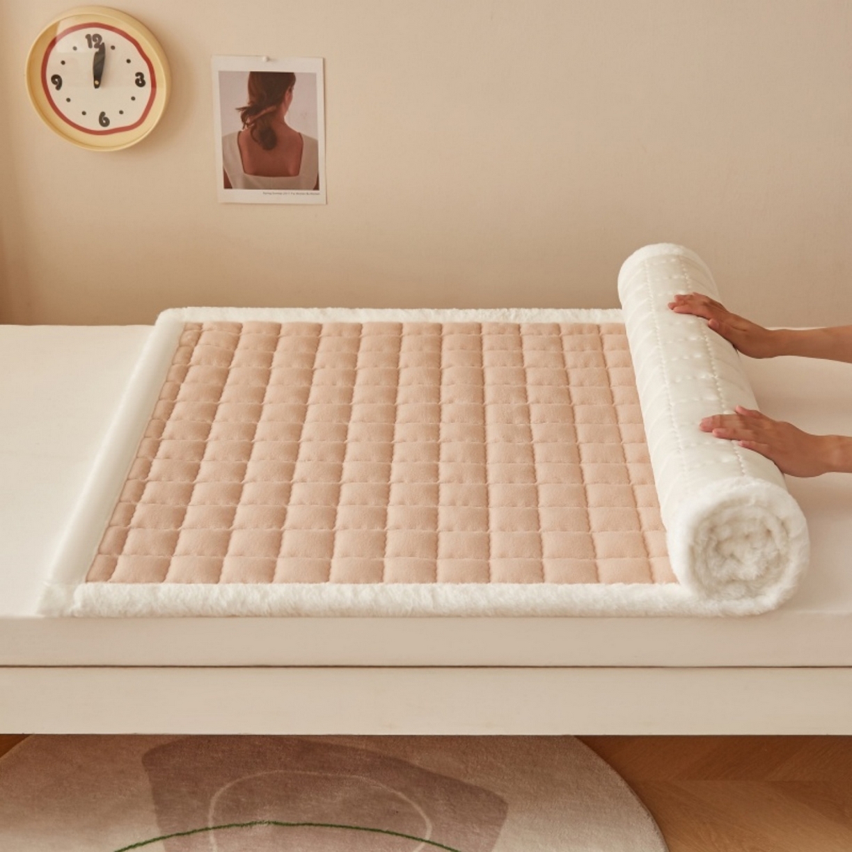 91家纺网 家纺一手货源 找家纺 东宇床垫 2025新款A类牛奶绒印花直角防滑床垫床褥三件套-学生款 暖棕格