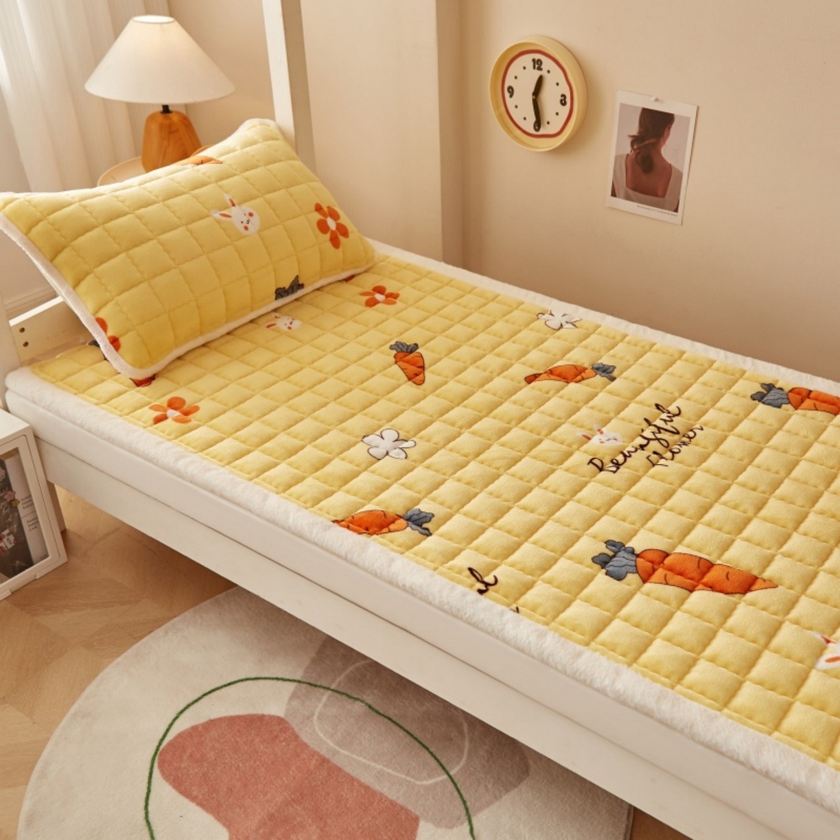 91家纺网 家纺一手货源 找家纺 东宇床垫 2025新款A类牛奶绒印花直角防滑床垫床褥三件套-学生款 兔萝花园