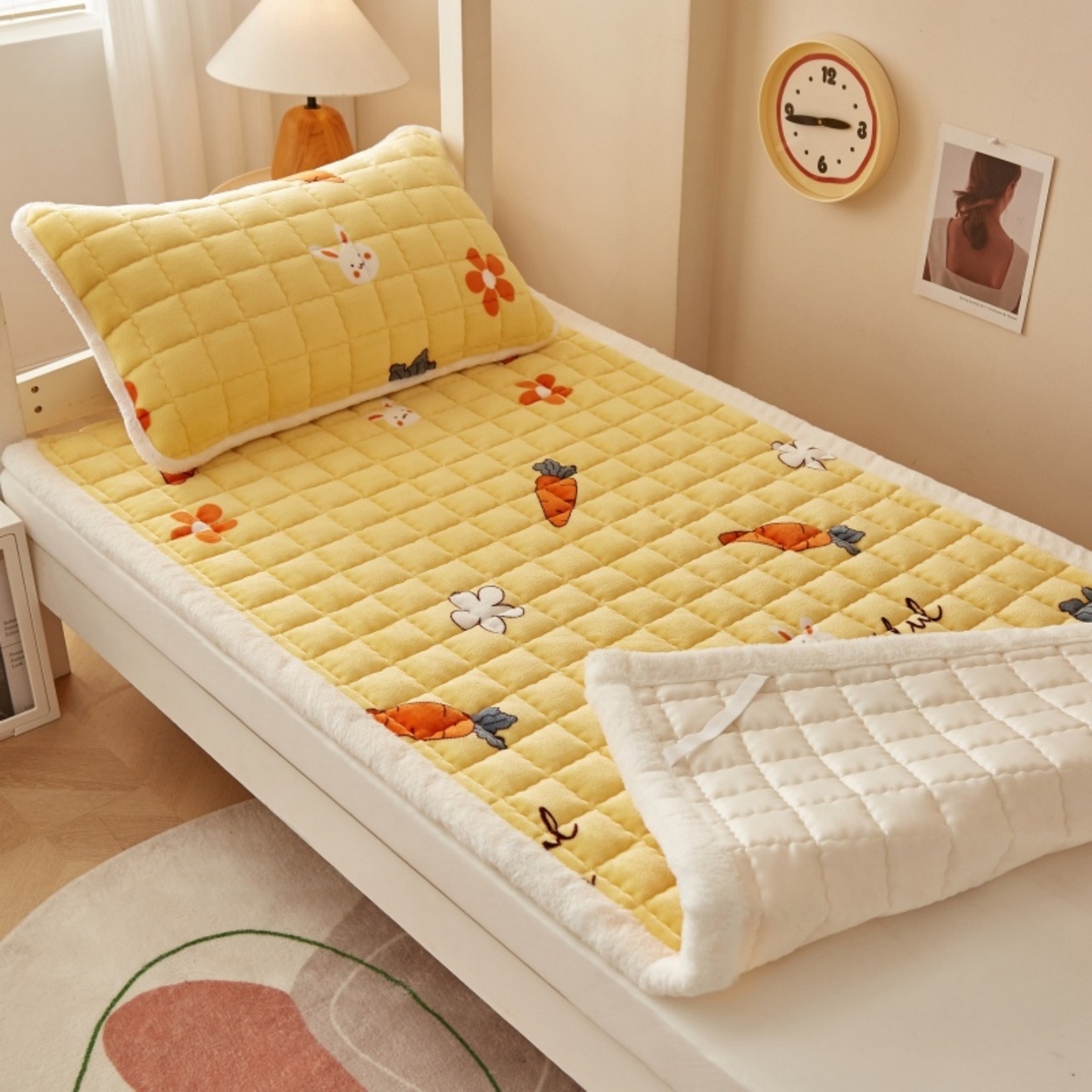 91家纺网 家纺一手货源 找家纺 东宇床垫 2025新款A类牛奶绒印花直角防滑床垫床褥三件套-学生款 兔萝花园