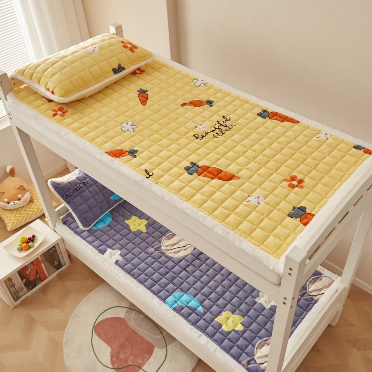 91家纺网 家纺一手货源 找家纺 东宇床垫 2025新款A类牛奶绒印花直角防滑床垫床褥三件套-学生款 兔萝花园