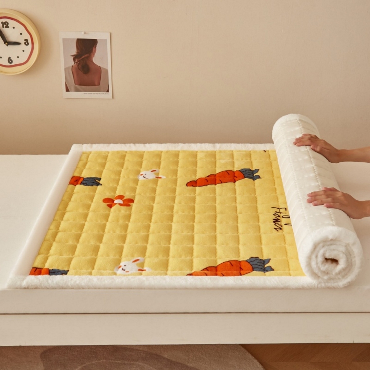 91家纺网 家纺一手货源 找家纺 东宇床垫 2025新款A类牛奶绒印花直角防滑床垫床褥三件套-学生款 兔萝花园