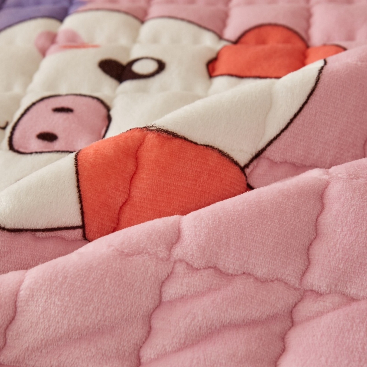 91家纺网 家纺一手货源 找家纺 东宇床垫 2025新款A类牛奶绒印花直角防滑床垫床褥三件套-学生款 晚安猪宝