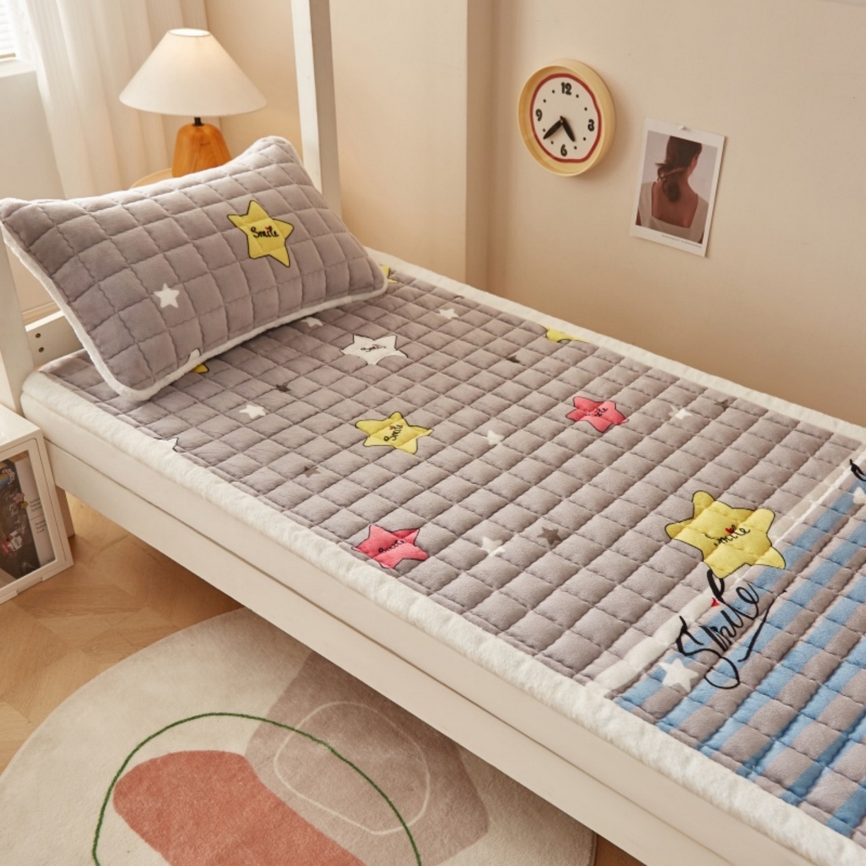 91家纺网 家纺一手货源 找家纺 东宇床垫 2025新款A类牛奶绒印花直角防滑床垫床褥三件套-学生款 五彩星空