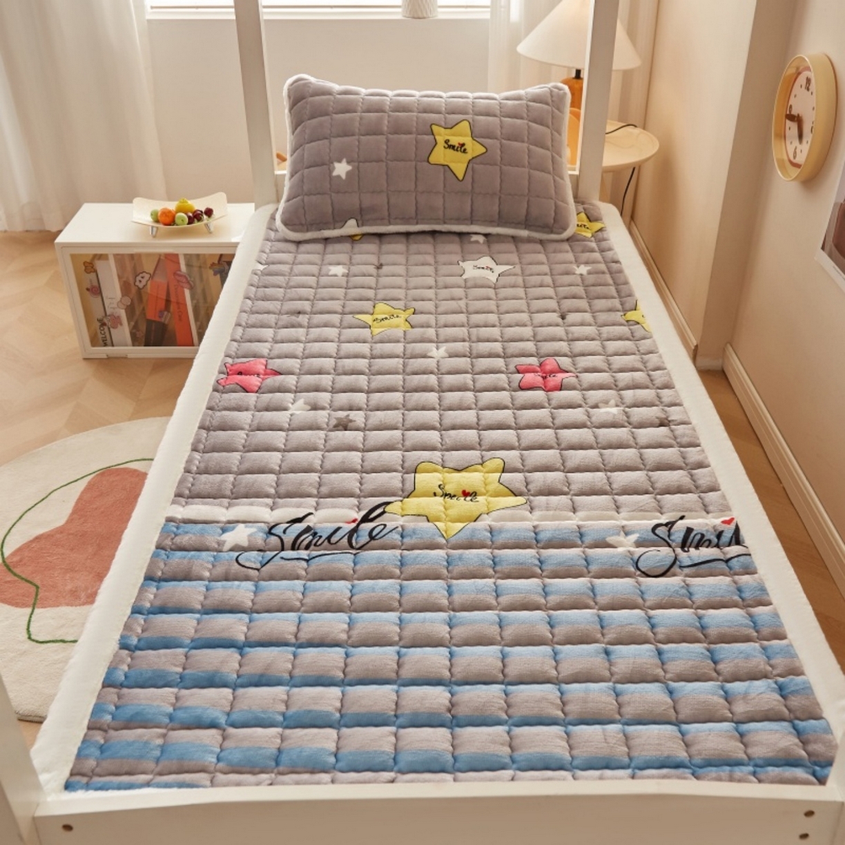 91家纺网 家纺一手货源 找家纺 东宇床垫 2025新款A类牛奶绒印花直角防滑床垫床褥三件套-学生款 五彩星空