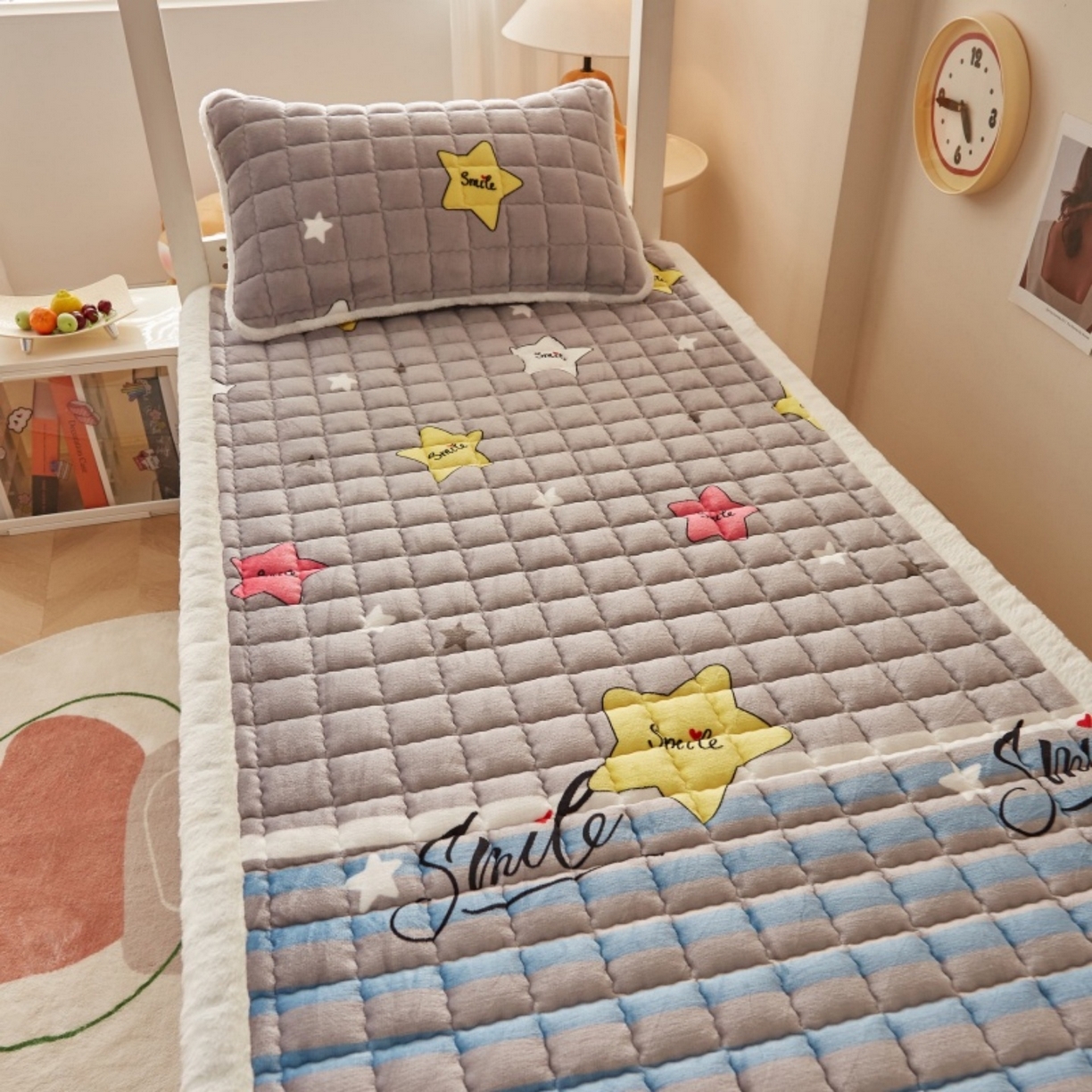 91家纺网 家纺一手货源 找家纺 东宇床垫 2025新款A类牛奶绒印花直角防滑床垫床褥三件套-学生款 五彩星空