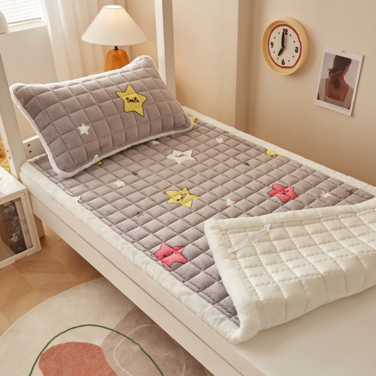 91家纺网 家纺一手货源 找家纺 东宇床垫 2025新款A类牛奶绒印花直角防滑床垫床褥三件套-学生款 五彩星空