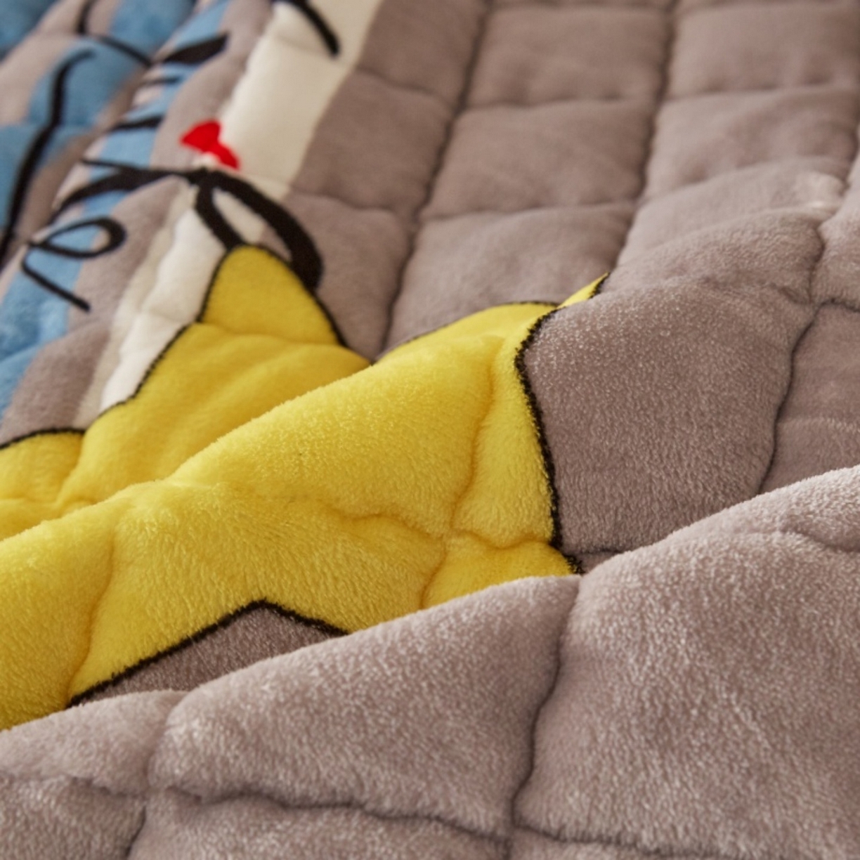 91家纺网 家纺一手货源 找家纺 东宇床垫 2025新款A类牛奶绒印花直角防滑床垫床褥三件套-学生款 五彩星空