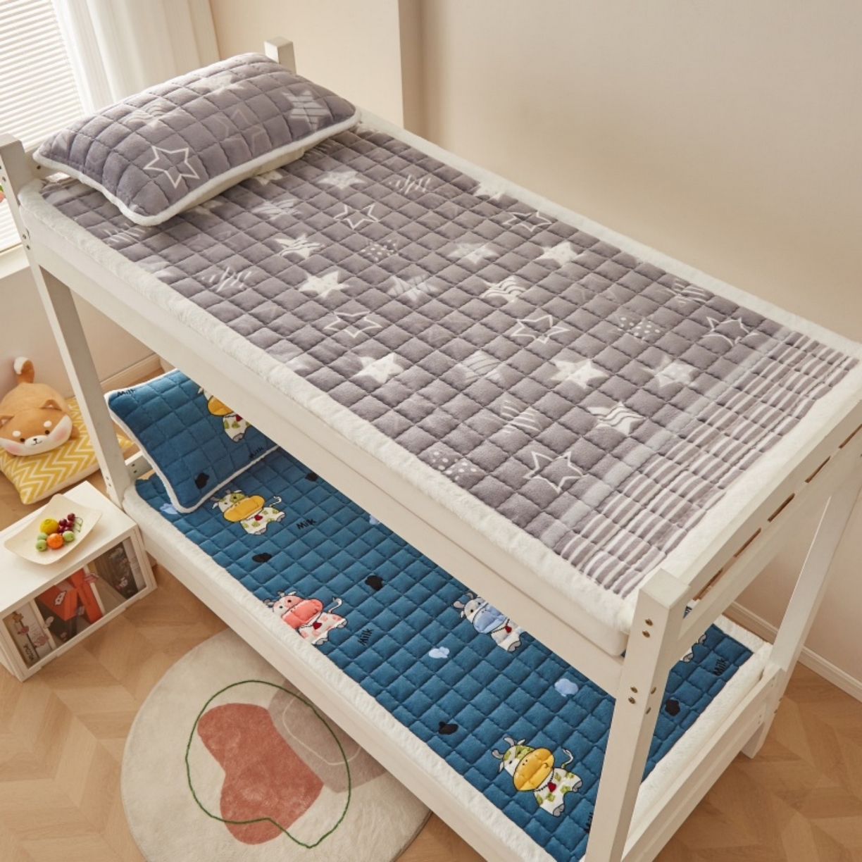 91家纺网 家纺一手货源 找家纺 东宇床垫 2025新款A类牛奶绒印花直角防滑床垫床褥三件套-学生款 星辰璀璨