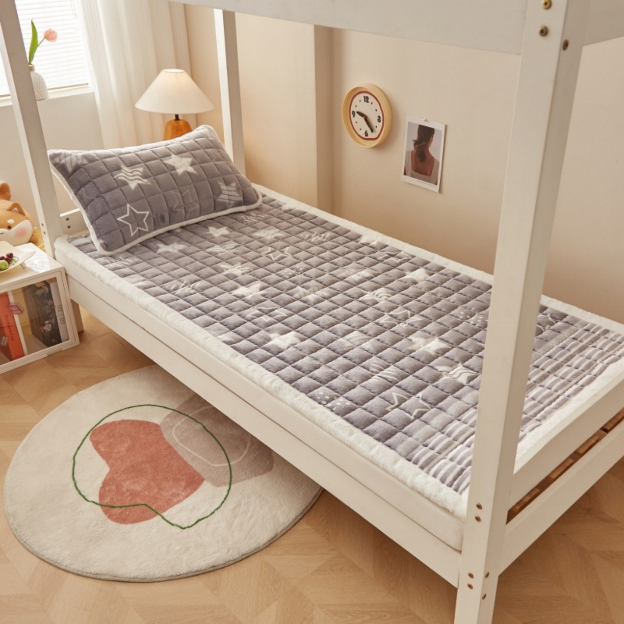 91家纺网 家纺一手货源 找家纺 东宇床垫 2025新款A类牛奶绒印花直角防滑床垫床褥三件套-学生款 星辰璀璨