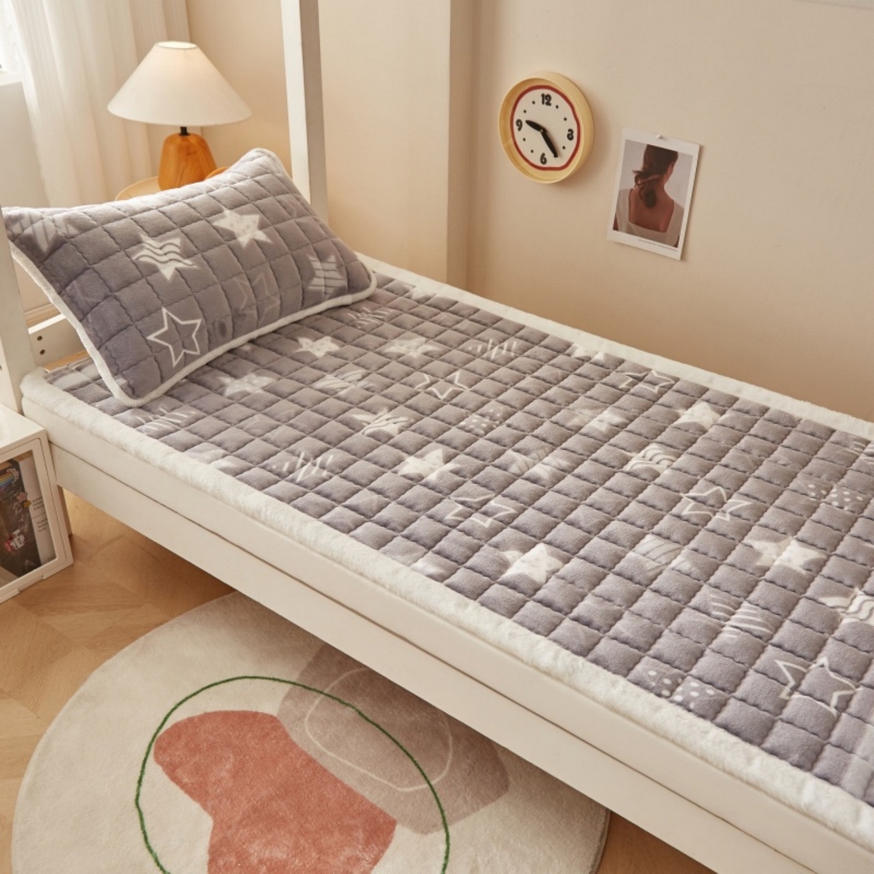 91家纺网 家纺一手货源 找家纺 东宇床垫 2025新款A类牛奶绒印花直角防滑床垫床褥三件套-学生款 星辰璀璨