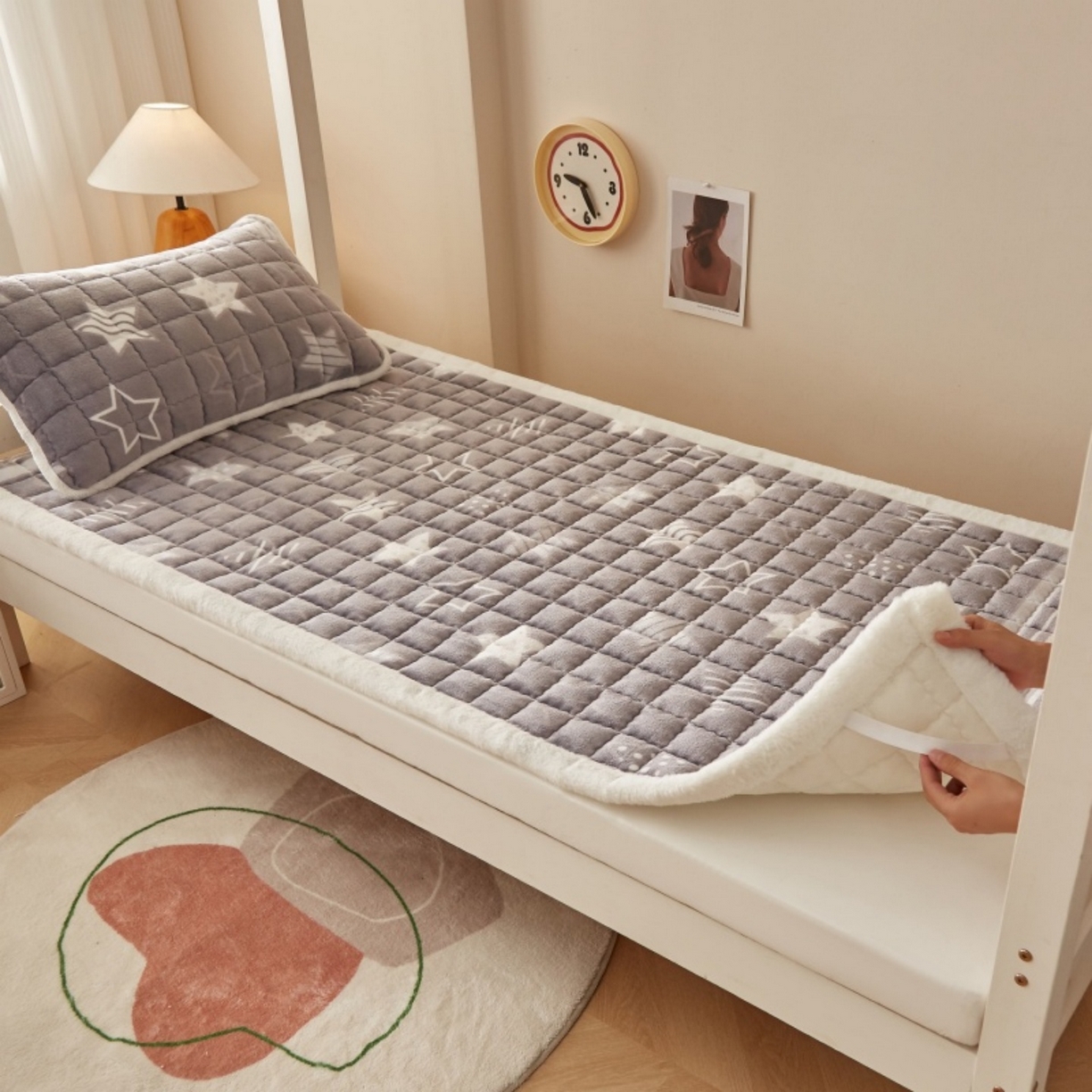 91家纺网 家纺一手货源 找家纺 东宇床垫 2025新款A类牛奶绒印花直角防滑床垫床褥三件套-学生款 星辰璀璨