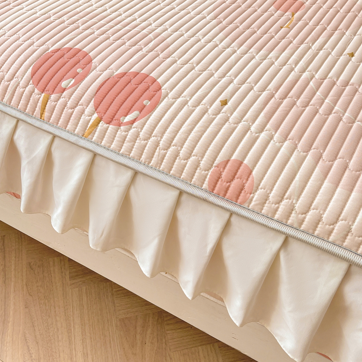 91家纺网 家纺一手货源 找家纺 （总）伊人坊2025新款A类唯美纯棉印花夹棉床笠