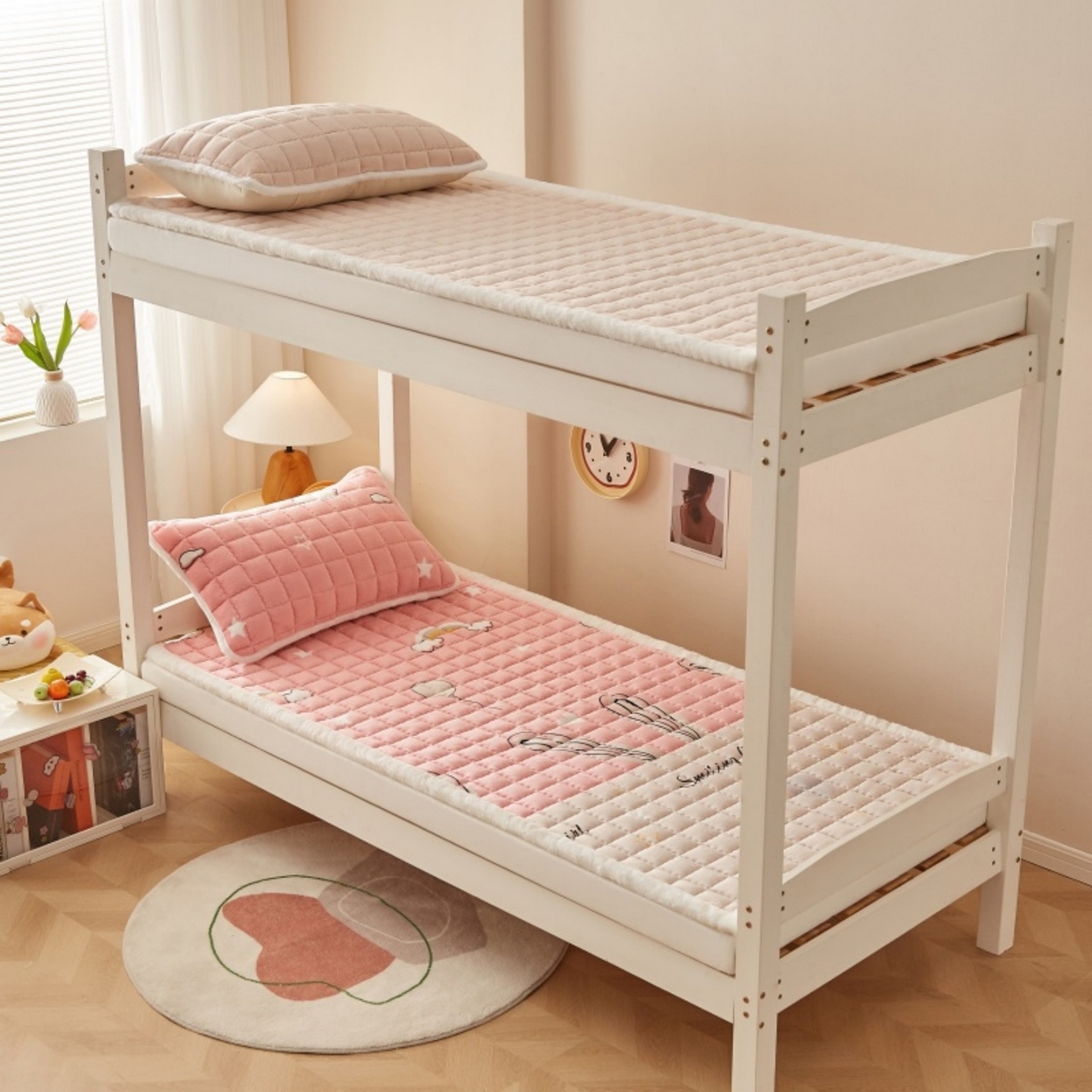 91家纺网 家纺一手货源 找家纺 东宇床垫 2025新款A类牛奶绒印花直角防滑床垫床褥三件套-学生款 星虹绮梦