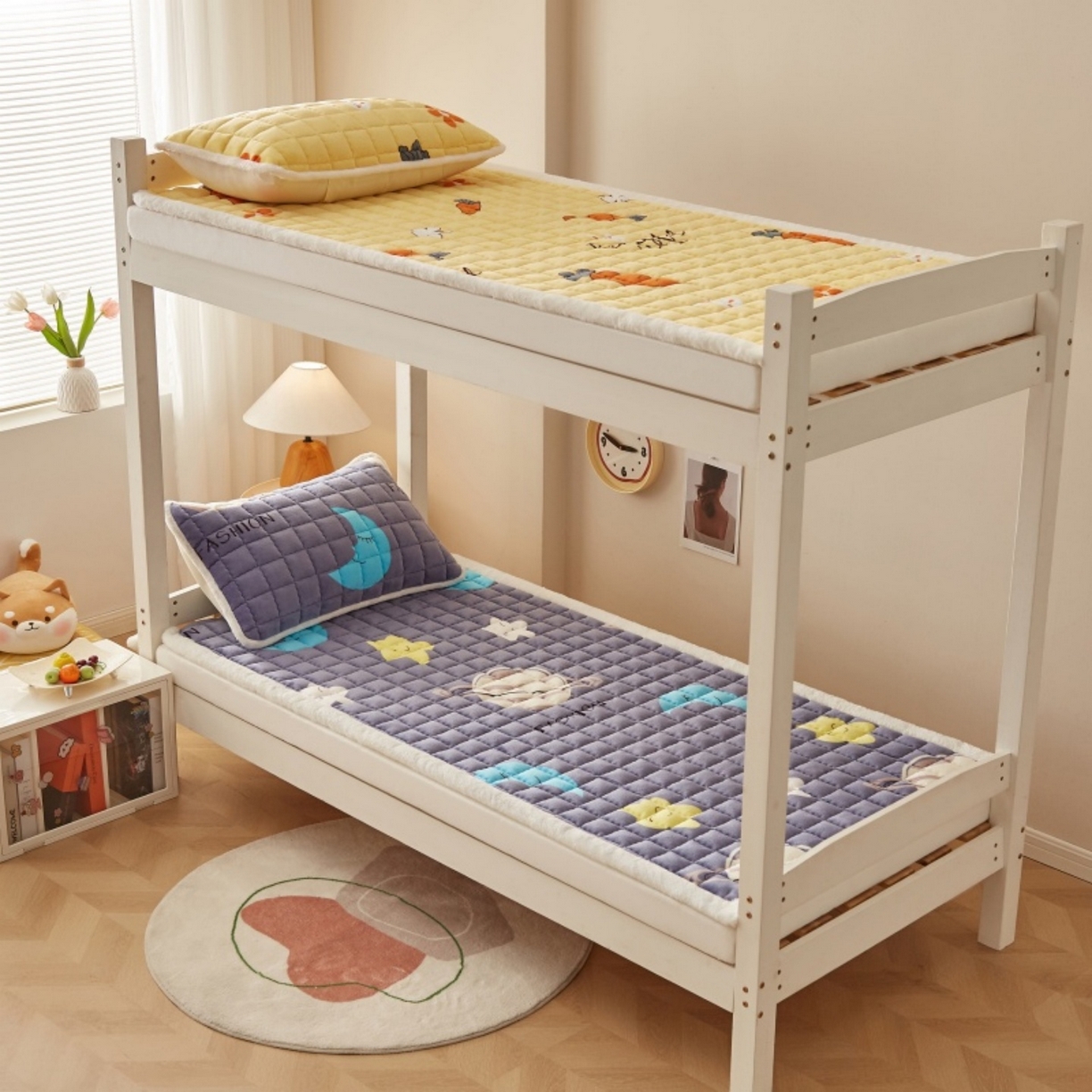 91家纺网 家纺一手货源 找家纺 东宇床垫 2025新款A类牛奶绒印花直角防滑床垫床褥三件套-学生款 星球明月