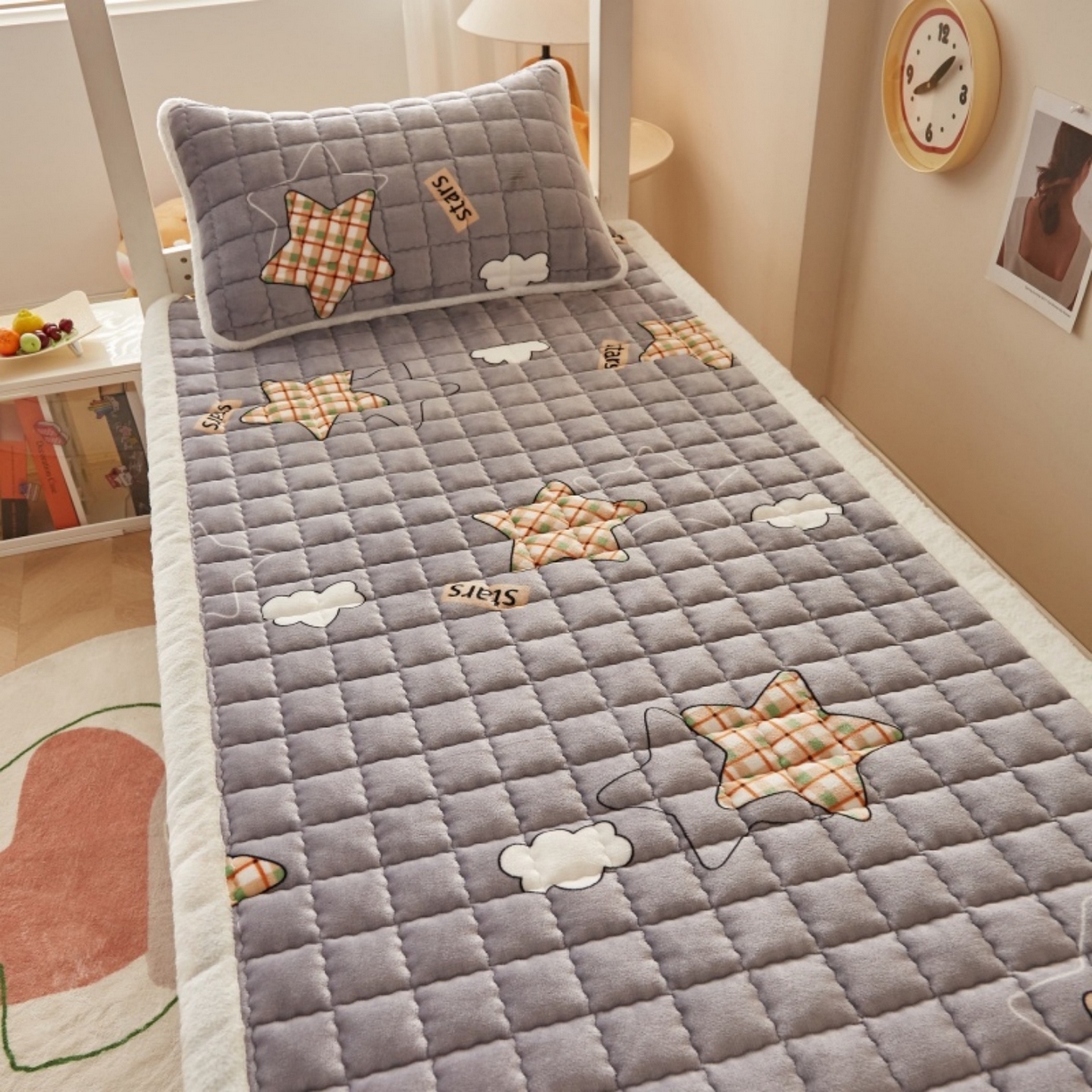 91家纺网 家纺一手货源 找家纺 东宇床垫 2025新款A类牛奶绒印花直角防滑床垫床褥三件套-学生款 星云灰