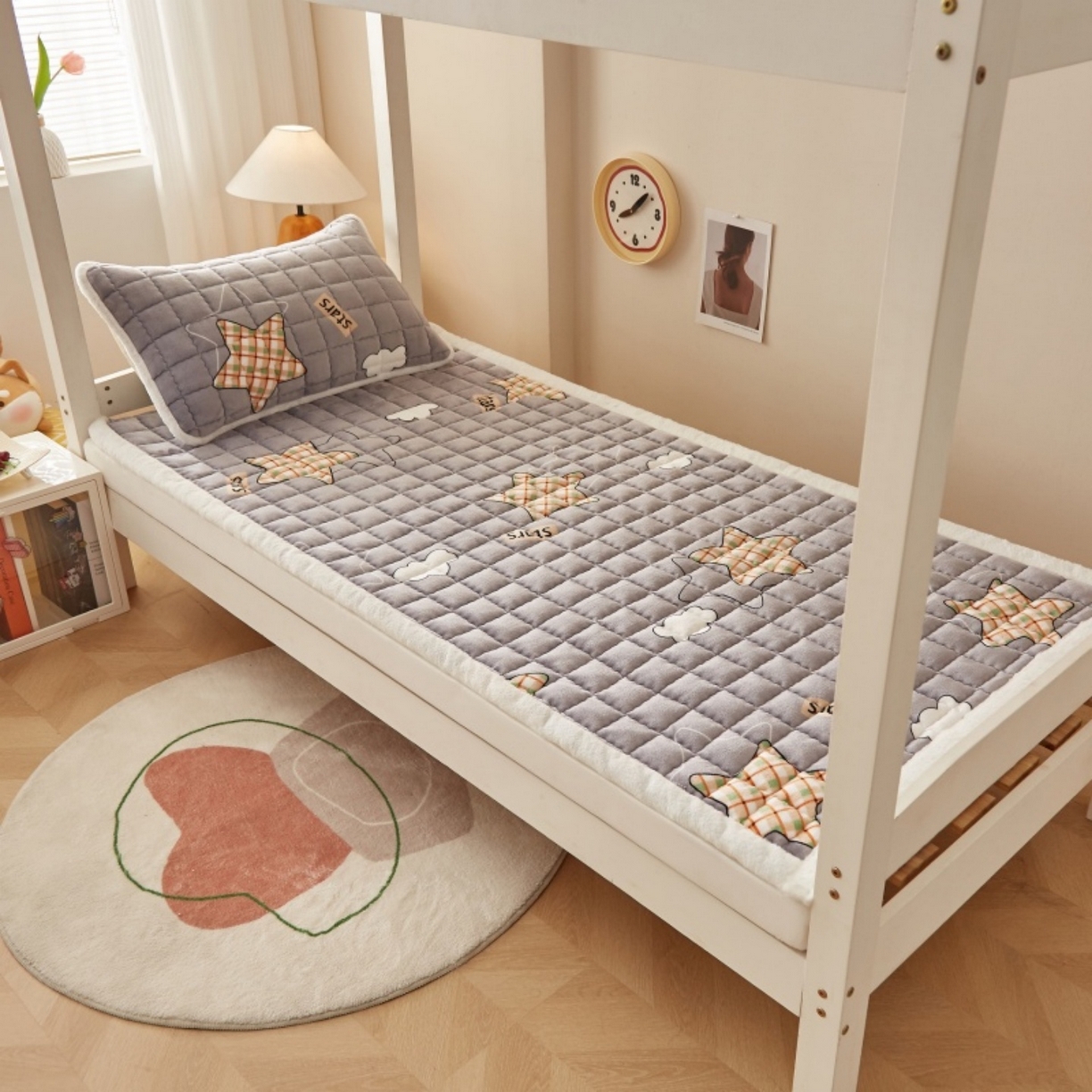 91家纺网 家纺一手货源 找家纺 东宇床垫 2025新款A类牛奶绒印花直角防滑床垫床褥三件套-学生款 星云灰