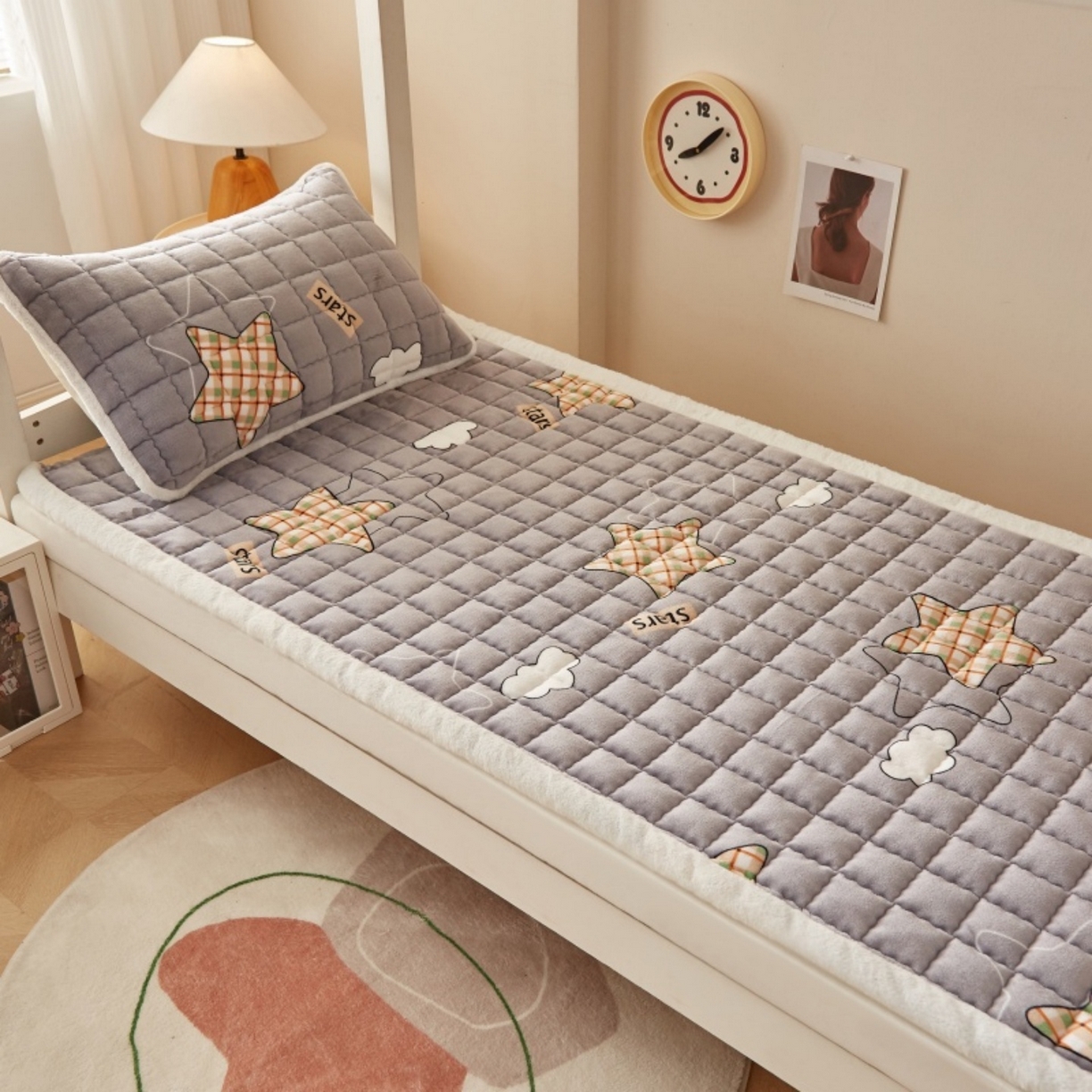 91家纺网 家纺一手货源 找家纺 东宇床垫 2025新款A类牛奶绒印花直角防滑床垫床褥三件套-学生款 星云灰