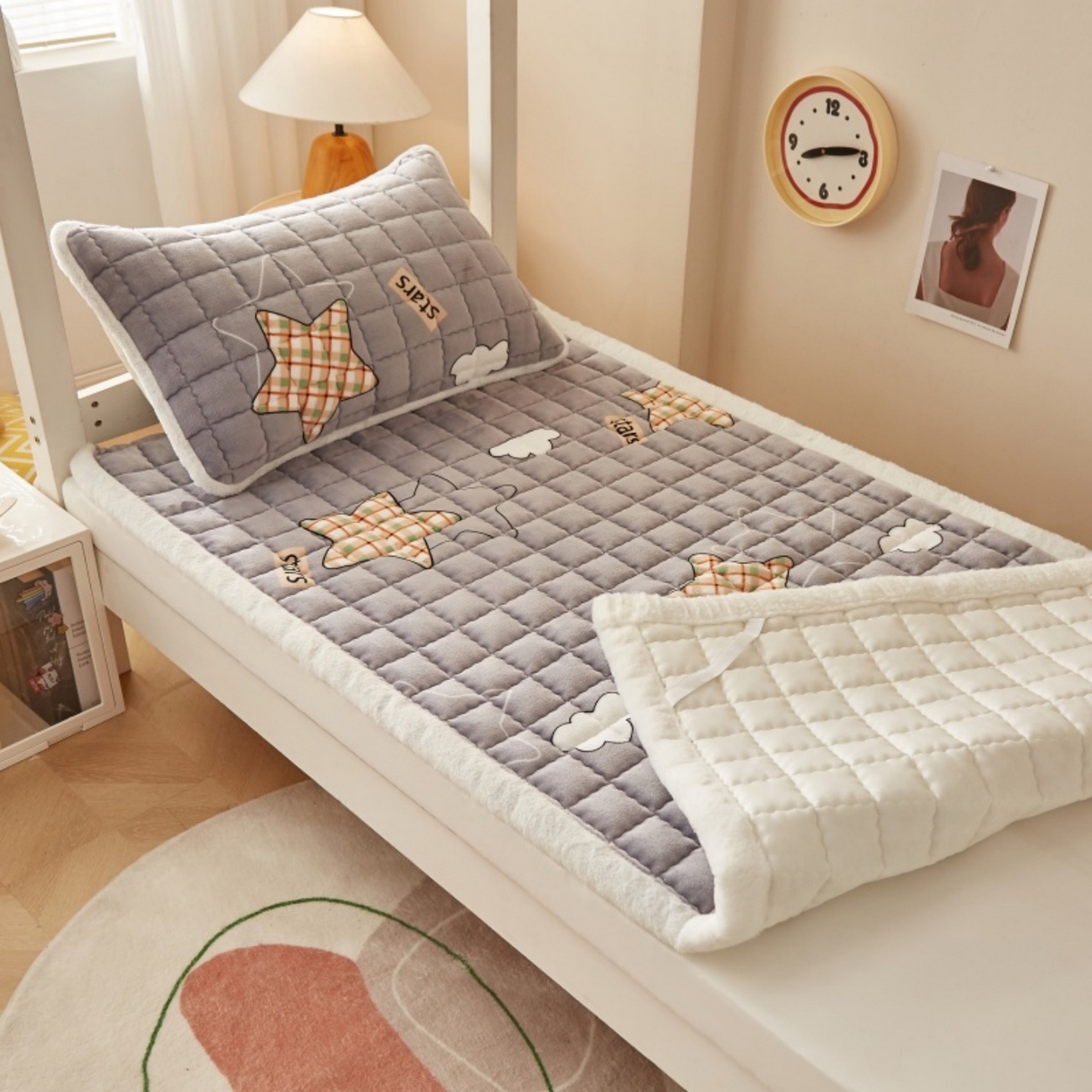 91家纺网 家纺一手货源 找家纺 东宇床垫 2025新款A类牛奶绒印花直角防滑床垫床褥三件套-学生款 星云灰