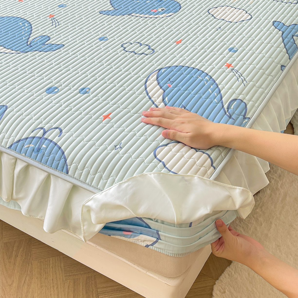 91家纺网 家纺一手货源 找家纺 伊人坊2025新款A类唯美纯棉印花夹棉床笠 纯棉+蓝鲸鱼