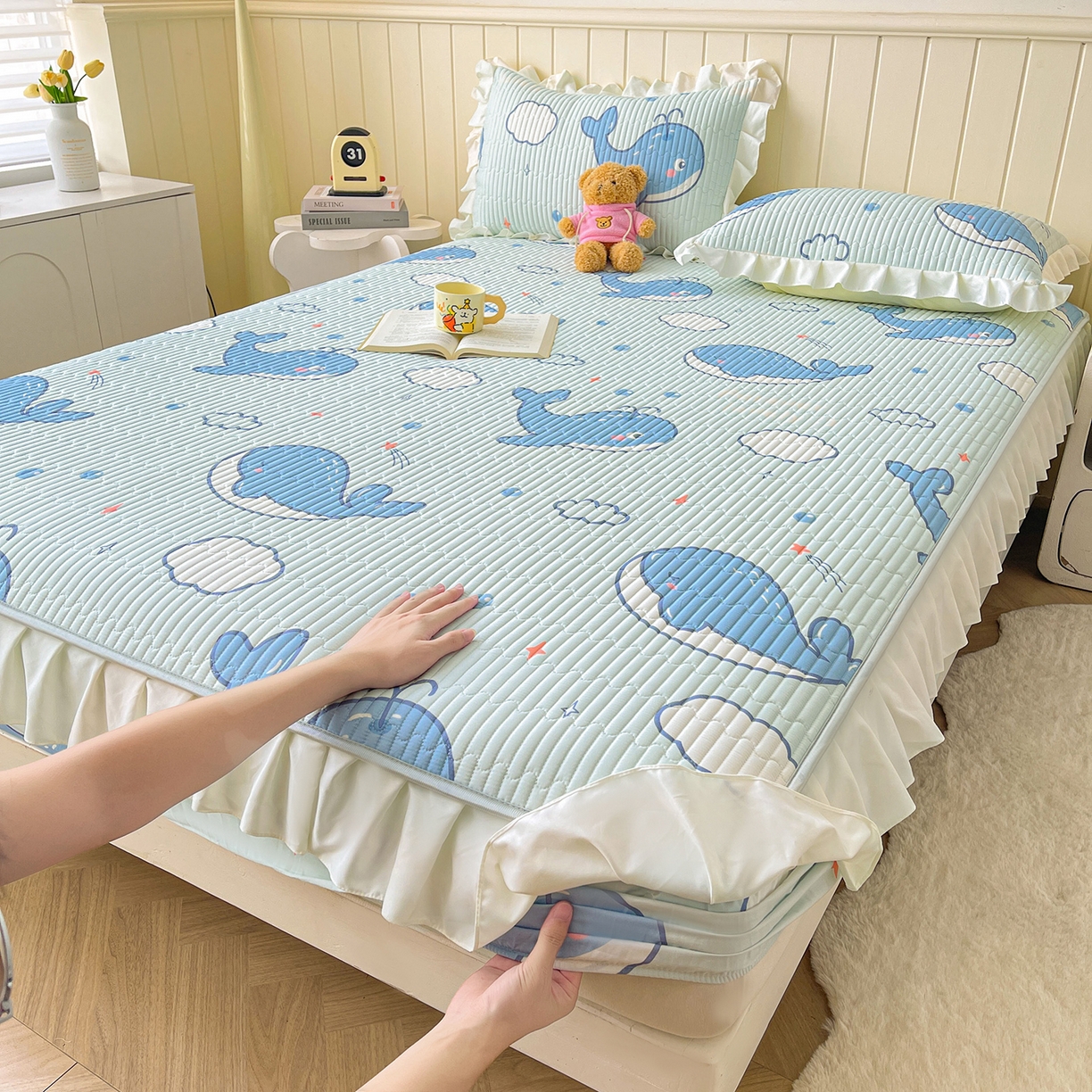 91家纺网 家纺一手货源 找家纺 伊人坊2025新款A类唯美纯棉印花夹棉床笠 纯棉+蓝鲸鱼