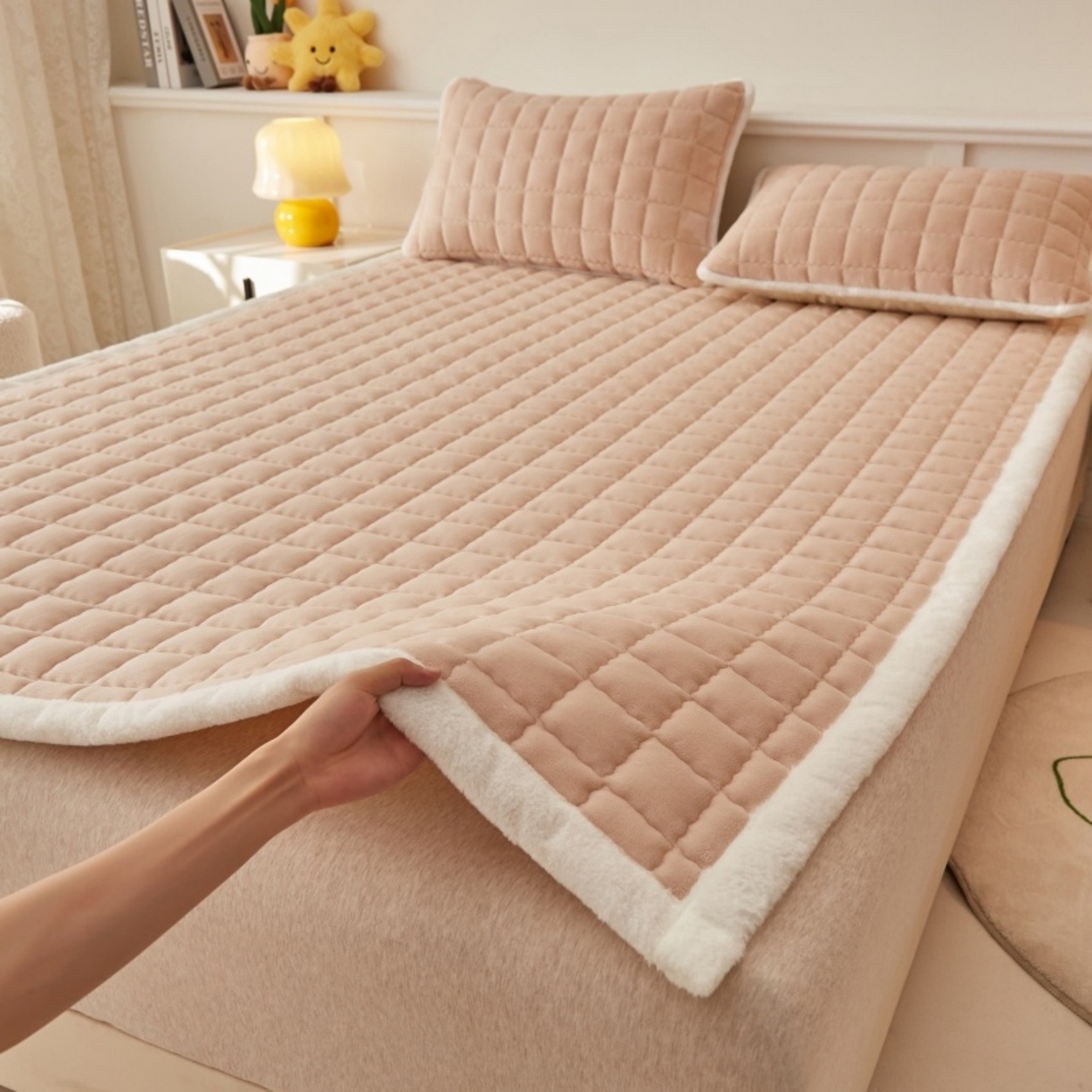 91家纺网 家纺一手货源 找家纺 （总）东宇床垫 2025新款A类牛奶绒印花直角防滑床垫床褥三件套-成人款