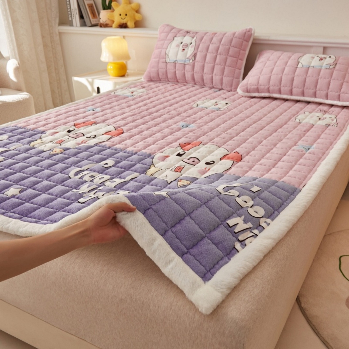 91家纺网 家纺一手货源 找家纺 （总）东宇床垫 2025新款A类牛奶绒印花直角防滑床垫床褥三件套-成人款