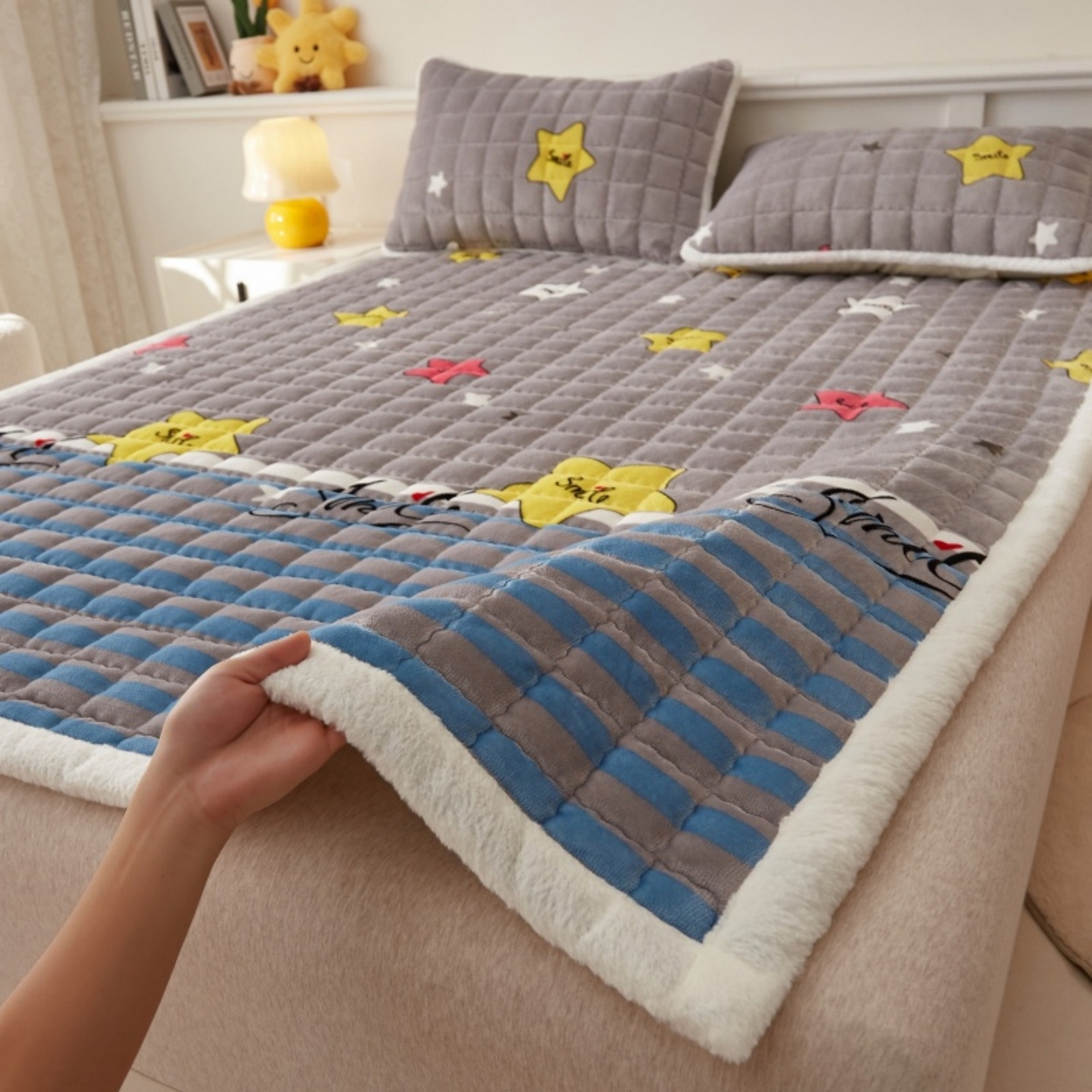 91家纺网 家纺一手货源 找家纺 （总）东宇床垫 2025新款A类牛奶绒印花直角防滑床垫床褥三件套-成人款