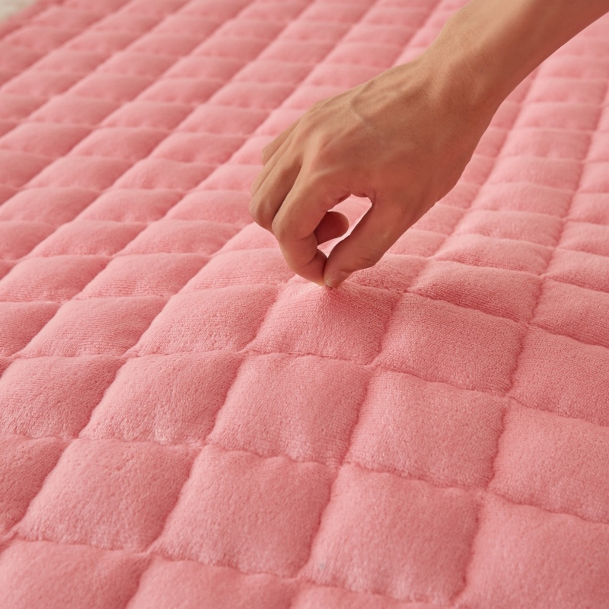 91家纺网 家纺一手货源 找家纺 东宇床垫 2025新款A类牛奶绒印花直角防滑床垫床褥三件套-成人款 粉格甜心