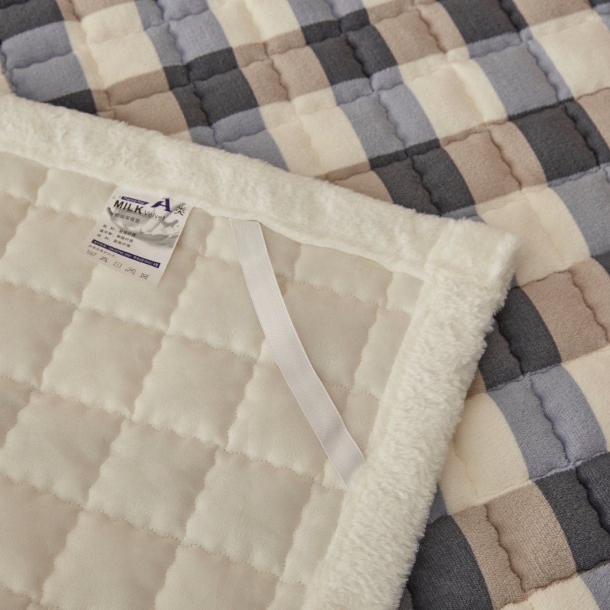 91家纺网 家纺一手货源 找家纺 东宇床垫 2025新款A类牛奶绒印花直角防滑床垫床褥三件套-成人款 复古蓝棕