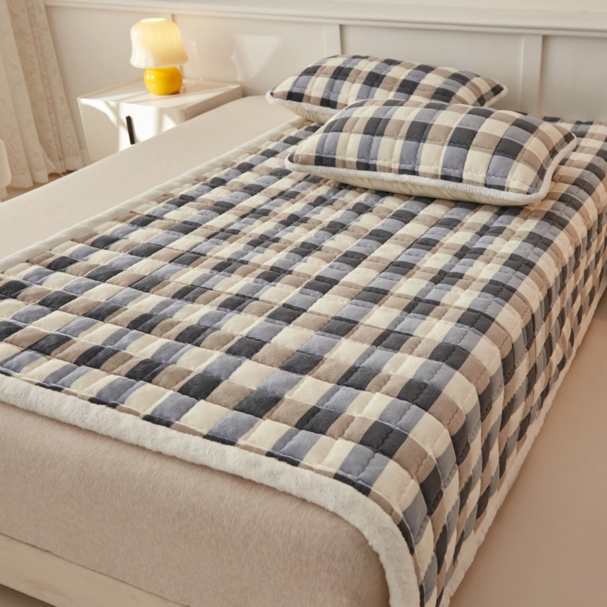 91家纺网 家纺一手货源 找家纺 东宇床垫 2025新款A类牛奶绒印花直角防滑床垫床褥三件套-成人款 复古蓝棕