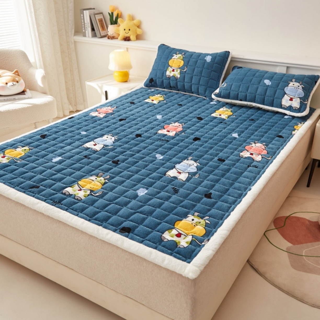 91家纺网 家纺一手货源 找家纺 东宇床垫 2025新款A类牛奶绒印花直角防滑床垫床褥三件套-成人款 花花奶牛