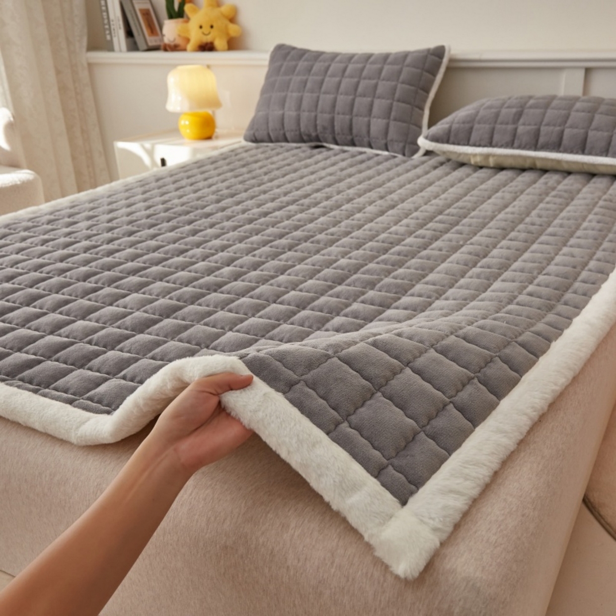 东宇床垫 2025新款A类牛奶绒印花直角防滑床垫床褥三件套-成人款 灰雅格