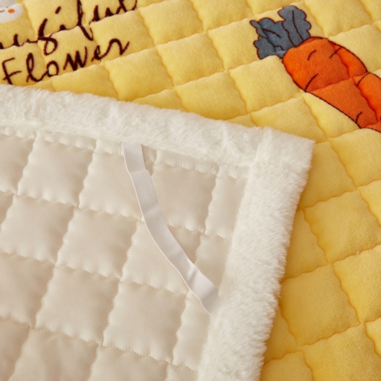 91家纺网 家纺一手货源 找家纺 东宇床垫 2025新款A类牛奶绒印花直角防滑床垫床褥三件套-成人款 兔萝花园