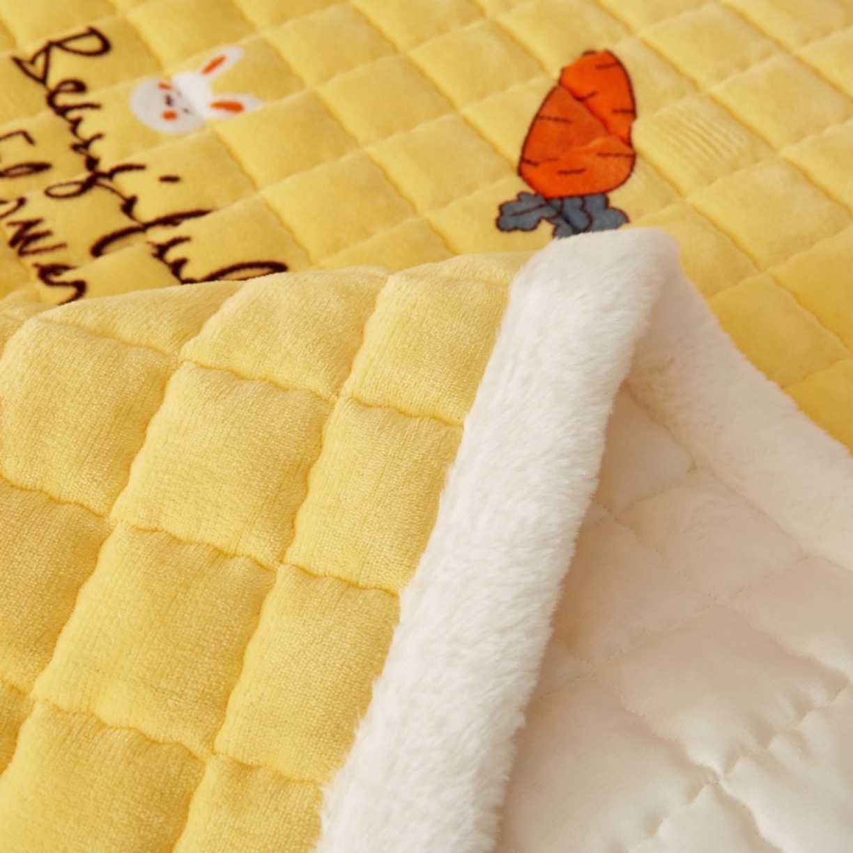 91家纺网 家纺一手货源 找家纺 东宇床垫 2025新款A类牛奶绒印花直角防滑床垫床褥三件套-成人款 兔萝花园