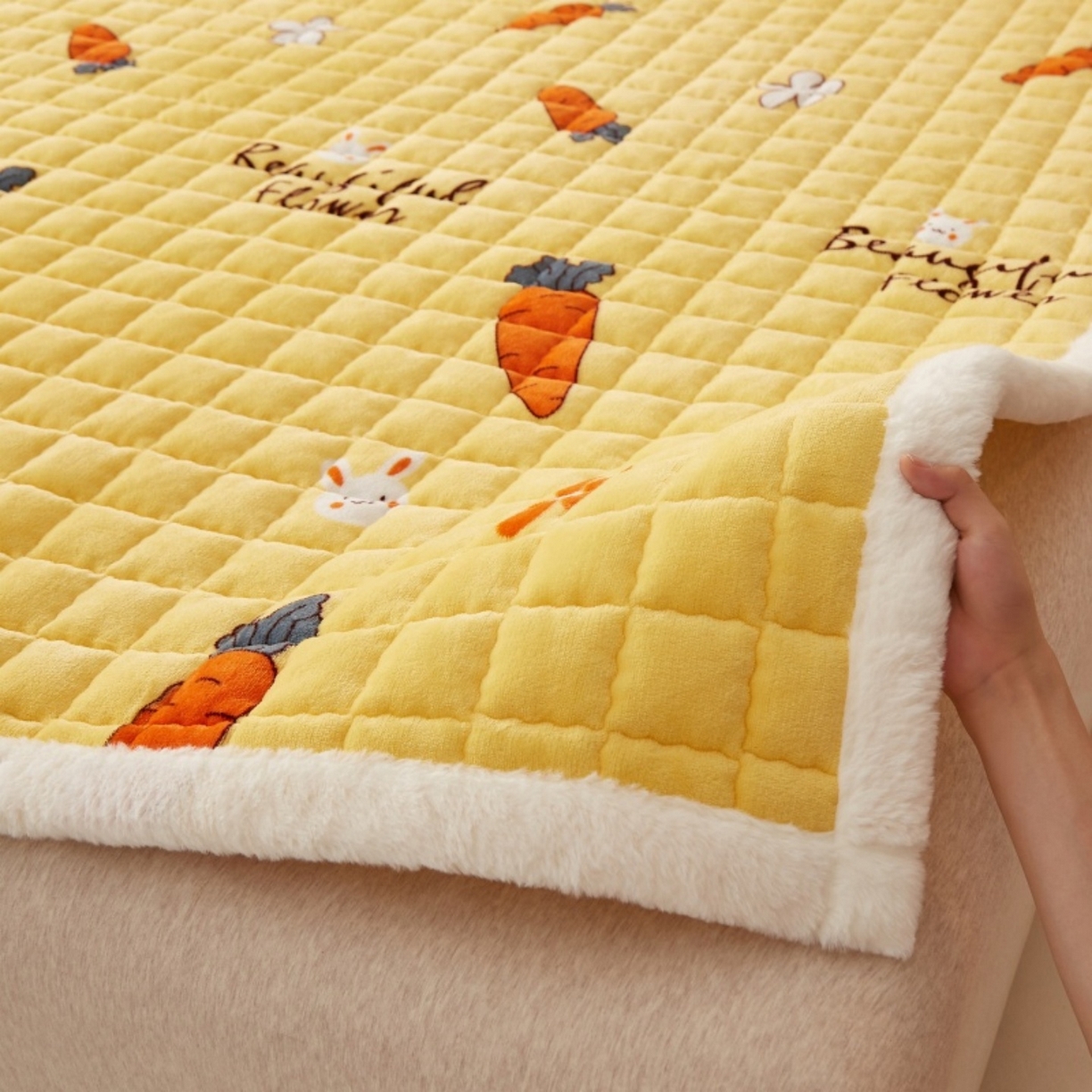 91家纺网 家纺一手货源 找家纺 东宇床垫 2025新款A类牛奶绒印花直角防滑床垫床褥三件套-成人款 兔萝花园