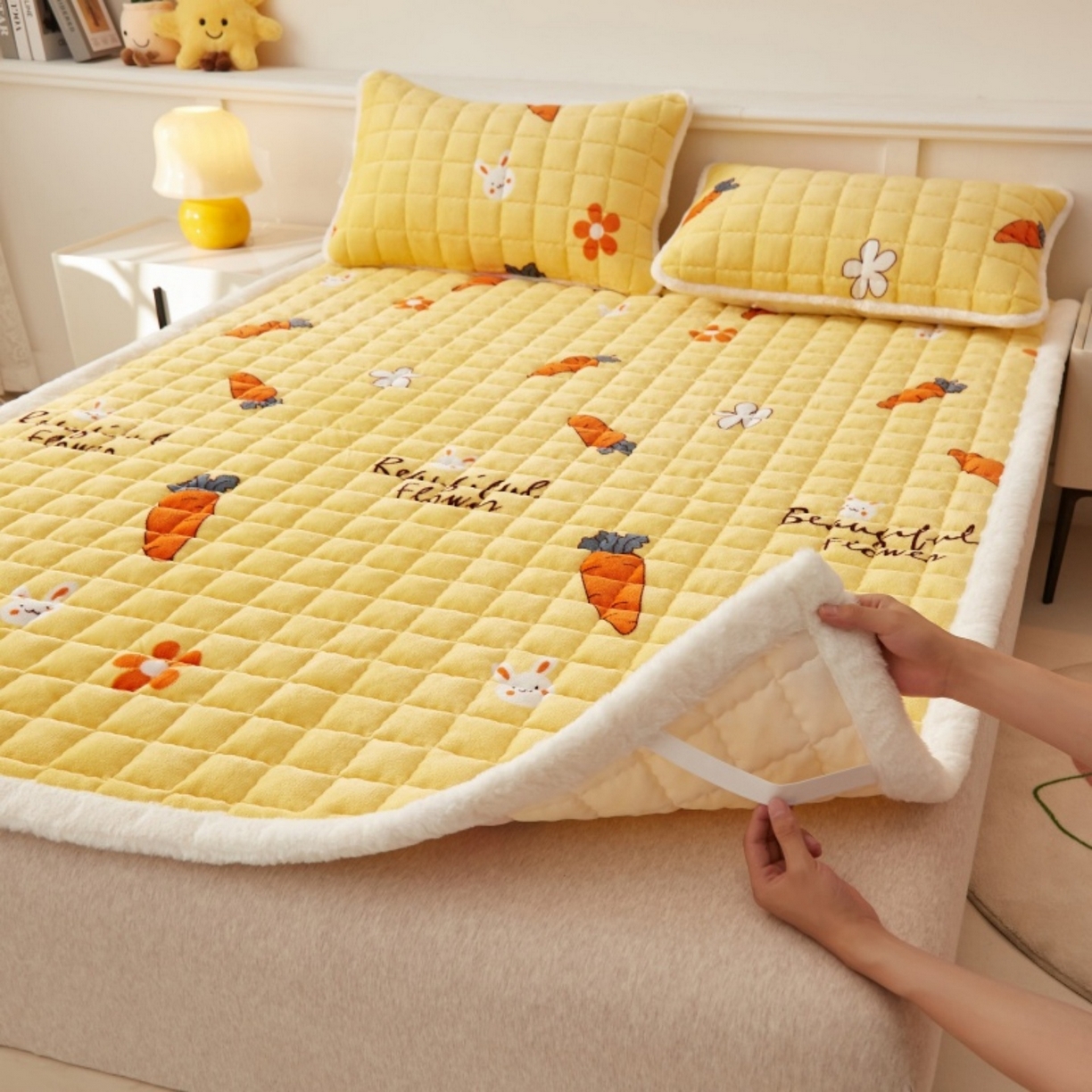 91家纺网 家纺一手货源 找家纺 东宇床垫 2025新款A类牛奶绒印花直角防滑床垫床褥三件套-成人款 兔萝花园