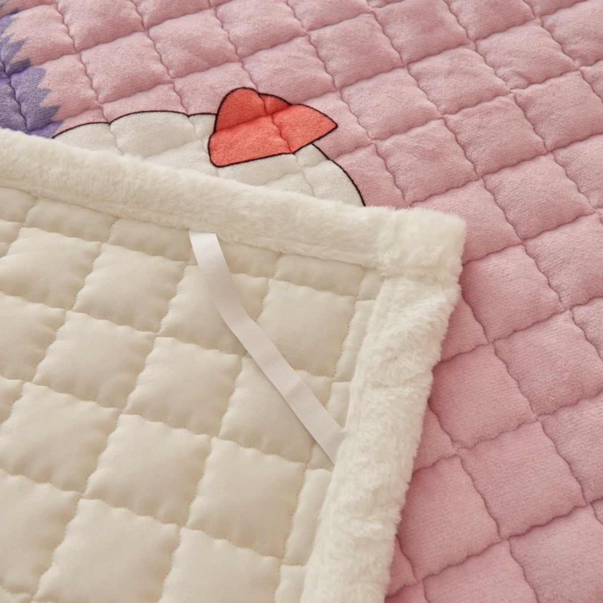 91家纺网 家纺一手货源 找家纺 东宇床垫 2025新款A类牛奶绒印花直角防滑床垫床褥三件套-成人款 晚安猪宝