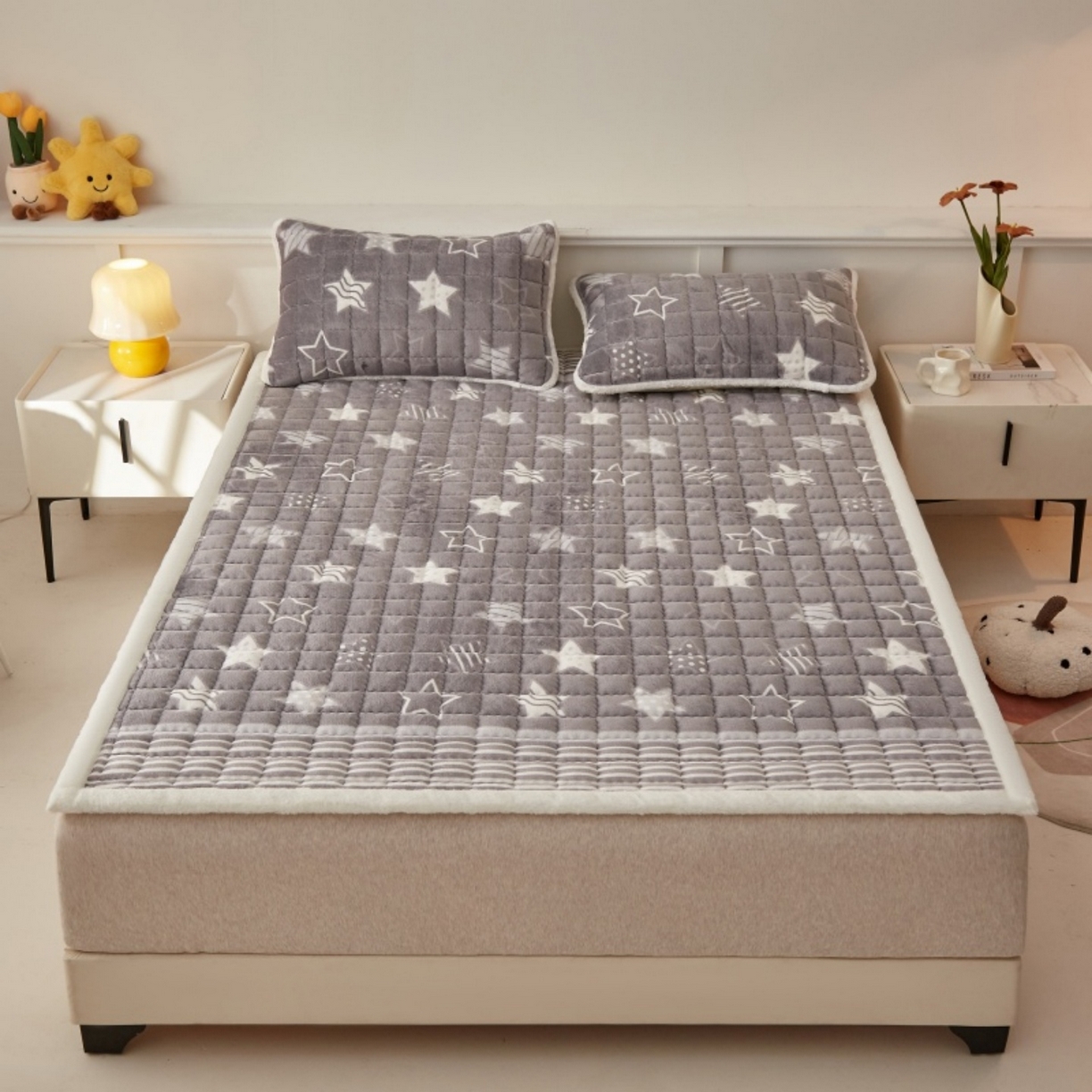 91家纺网 家纺一手货源 找家纺 东宇床垫 2025新款A类牛奶绒印花直角防滑床垫床褥三件套-成人款 星辰璀璨