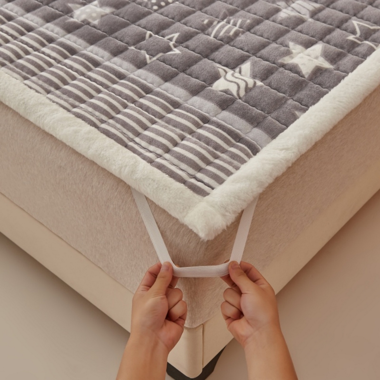 91家纺网 家纺一手货源 找家纺 东宇床垫 2025新款A类牛奶绒印花直角防滑床垫床褥三件套-成人款 星辰璀璨