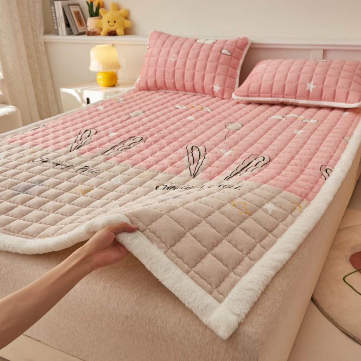 东宇床垫 2025新款A类牛奶绒印花直角防滑床垫床褥三件套-成人款 星虹绮梦
