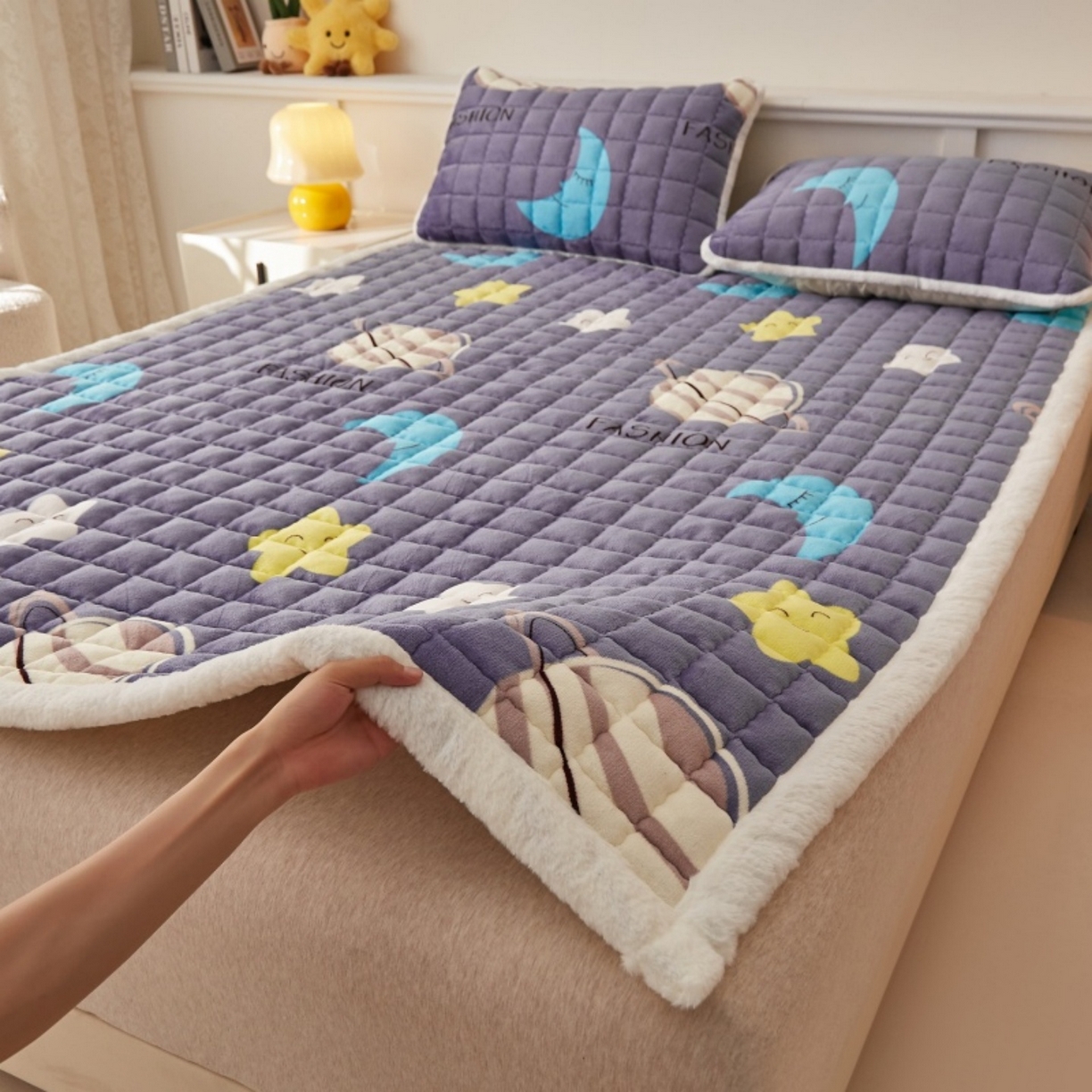 东宇床垫 2025新款A类牛奶绒印花直角防滑床垫床褥三件套-成人款 星球明月
