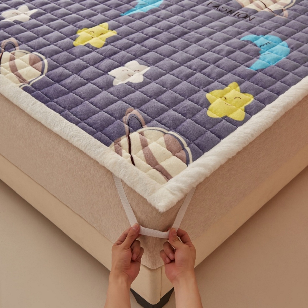 91家纺网 家纺一手货源 找家纺 东宇床垫 2025新款A类牛奶绒印花直角防滑床垫床褥三件套-成人款 星球明月