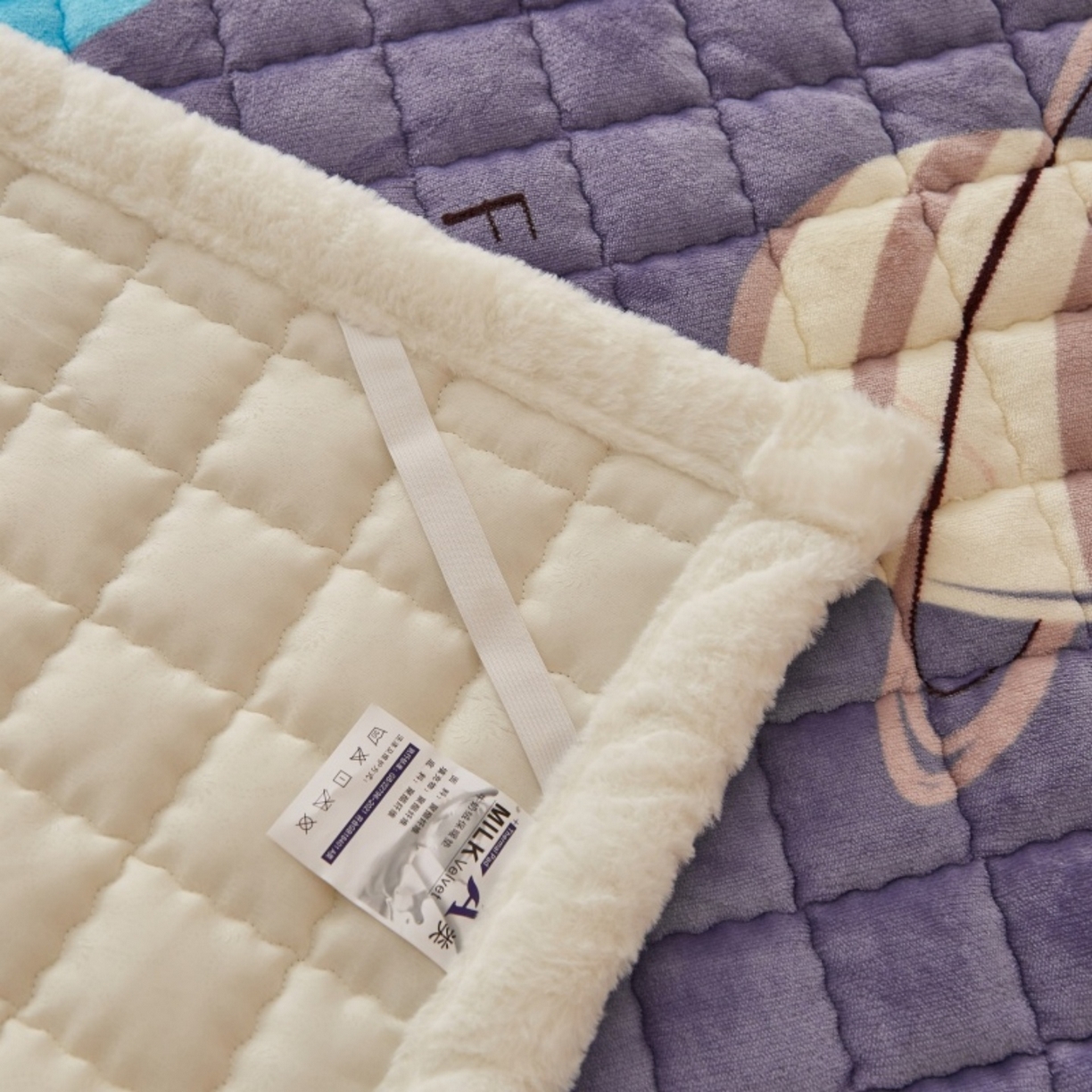 91家纺网 家纺一手货源 找家纺 东宇床垫 2025新款A类牛奶绒印花直角防滑床垫床褥三件套-成人款 星球明月